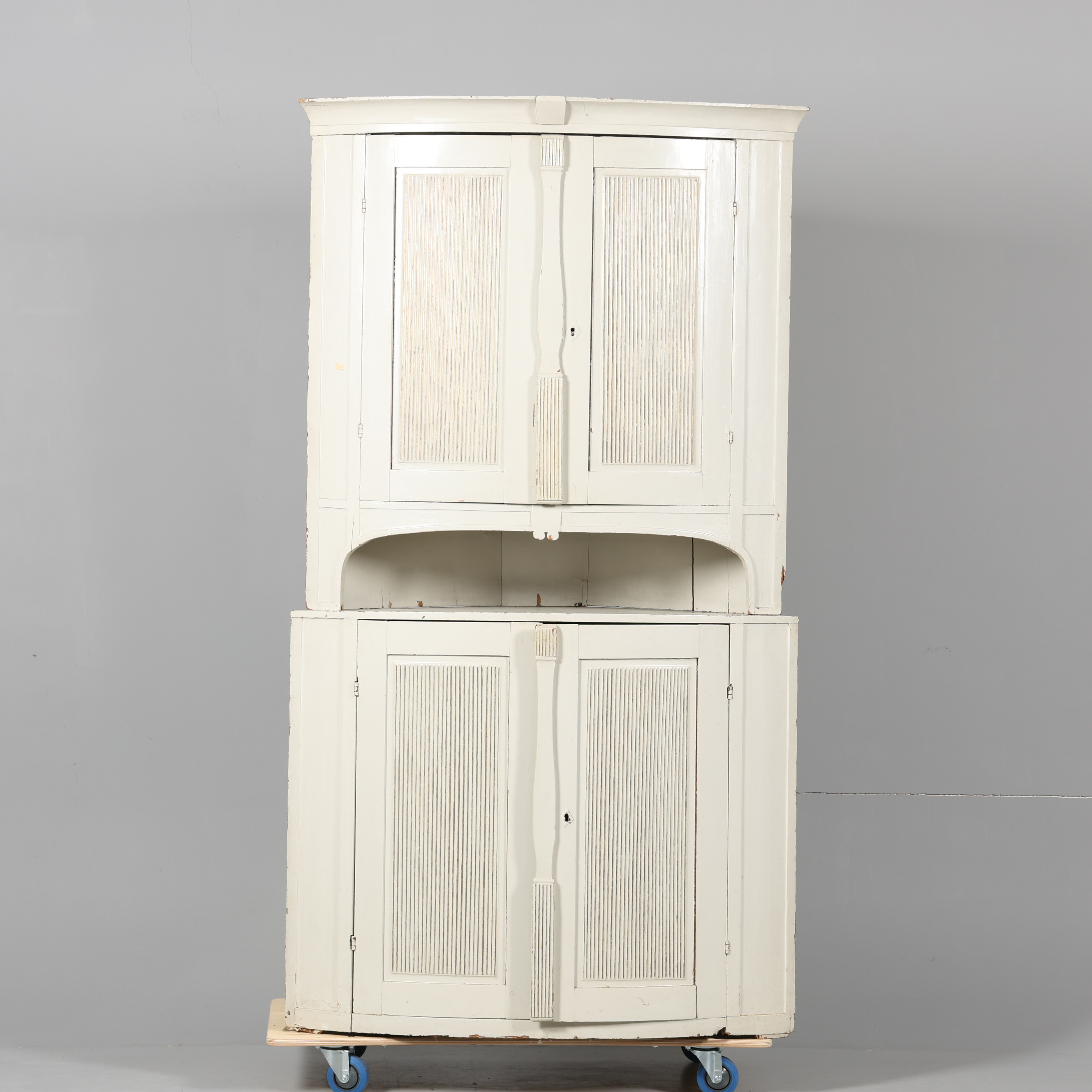 HÖRNSKÅP, gustaviansk, 1700/1800-tal, bemålad.