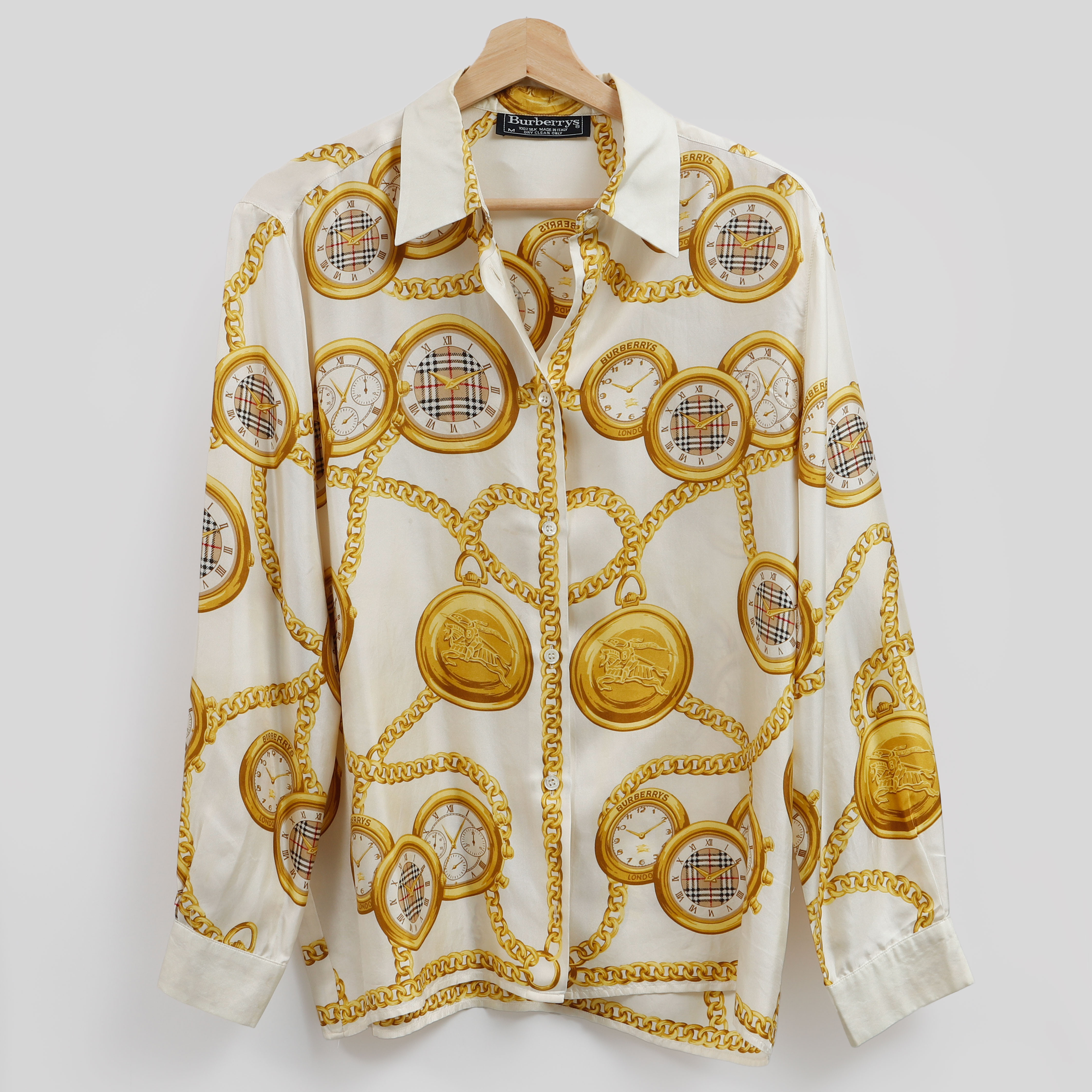 BLUS, Burberry's, Made in Italy, storlek M.