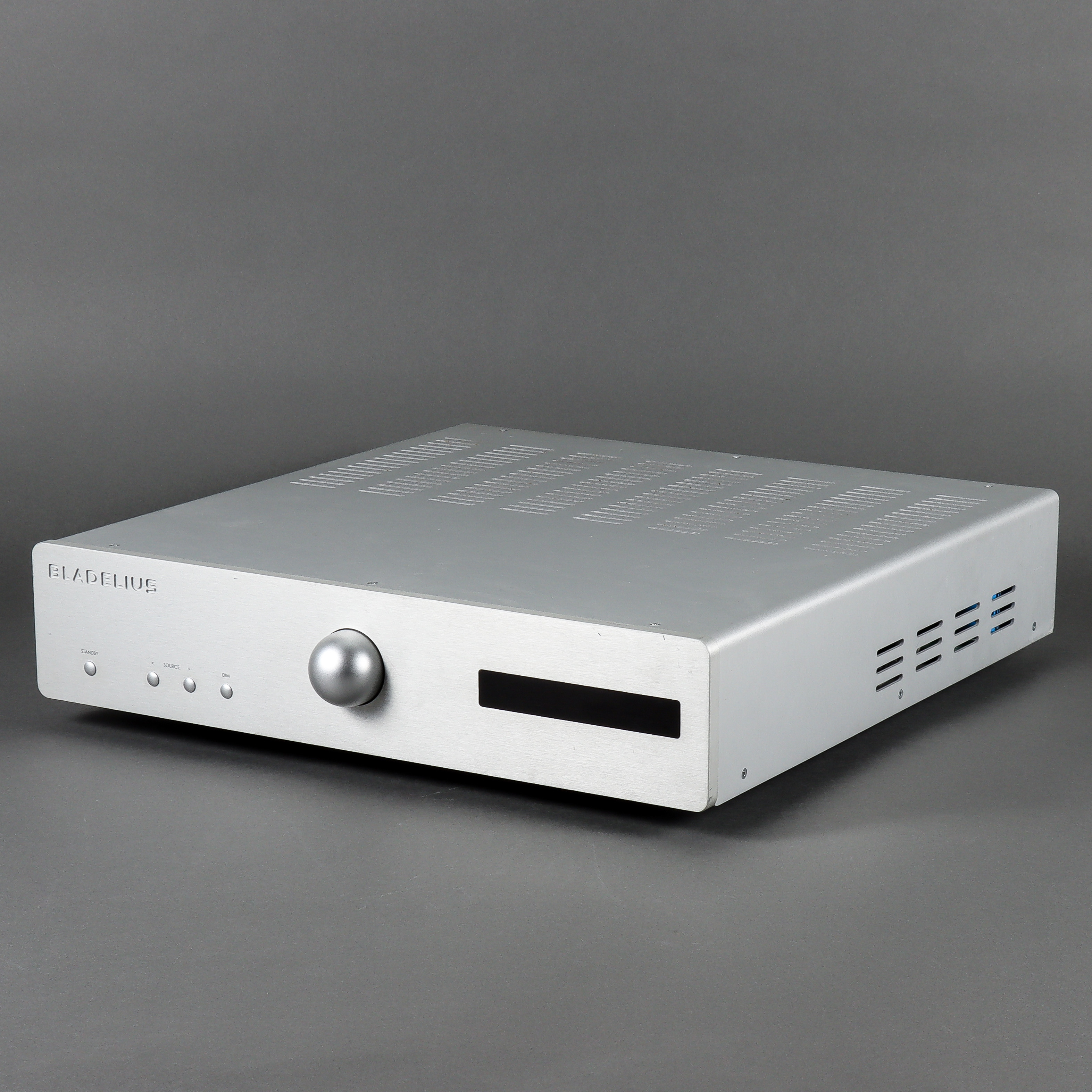 BLADELIUS TYR MK ll Novitas, integrerad förstärkare.