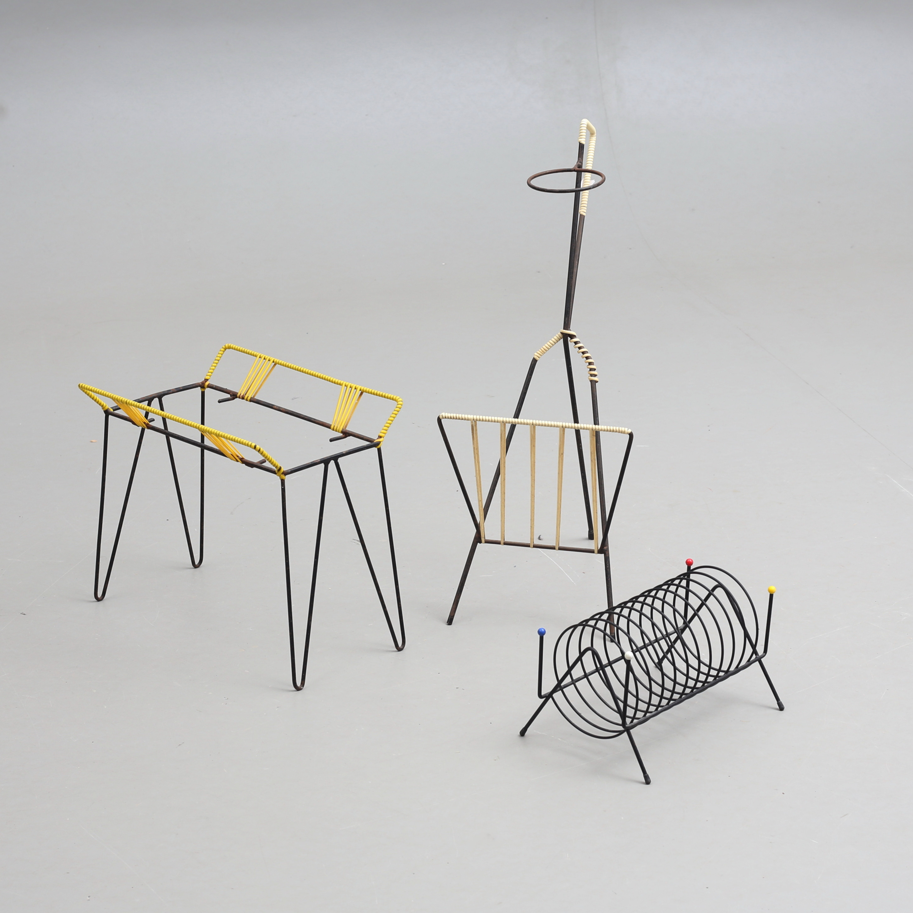 STRINGFÖREMÅL, 3 st, omkring 1900-talets mitt.