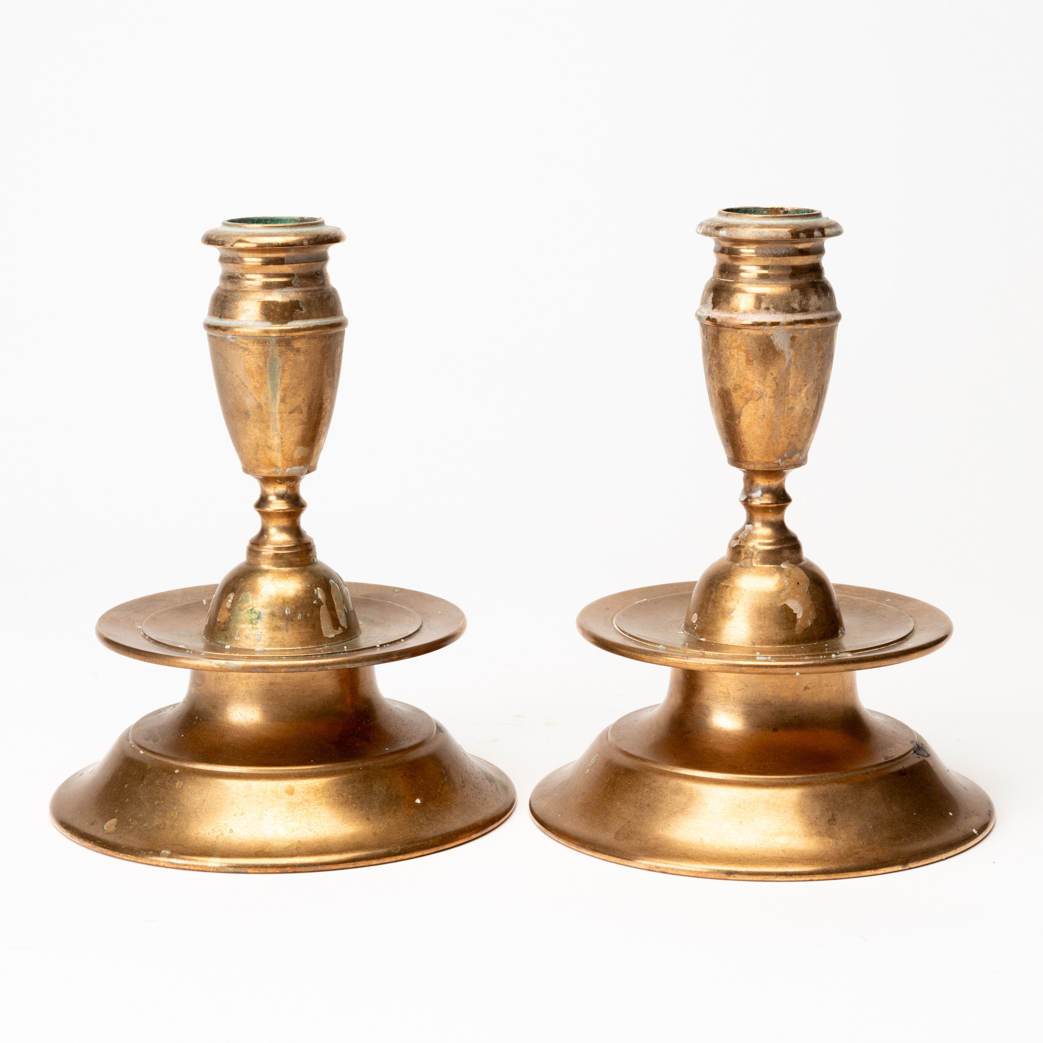 LJUSSTAKAR 1 par, mässing, barockstil, 1900-tal.