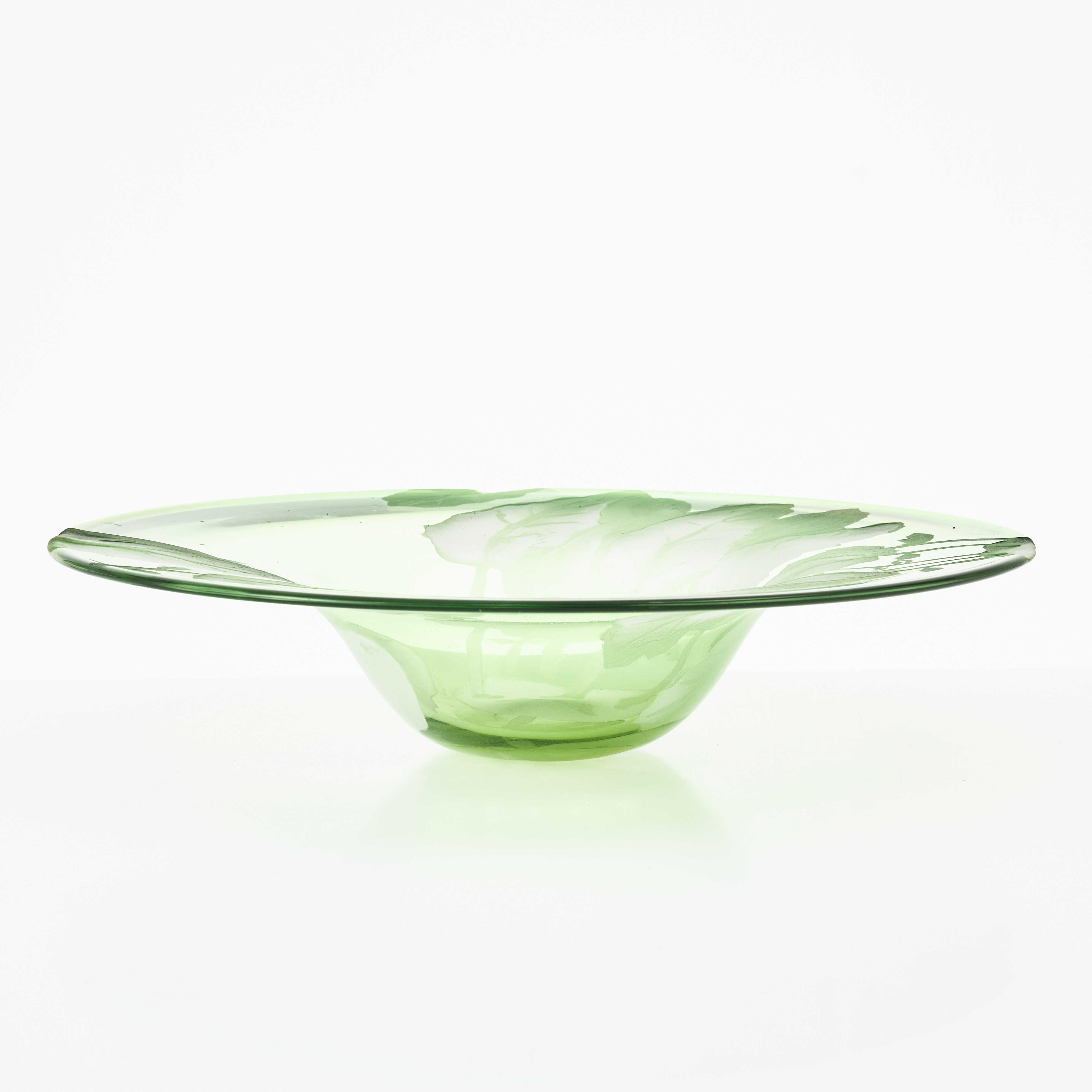 KERTTU NURMINEN. Fat, glas, signerad Kerttu Nurminen Nuutajärvi Notsjö.