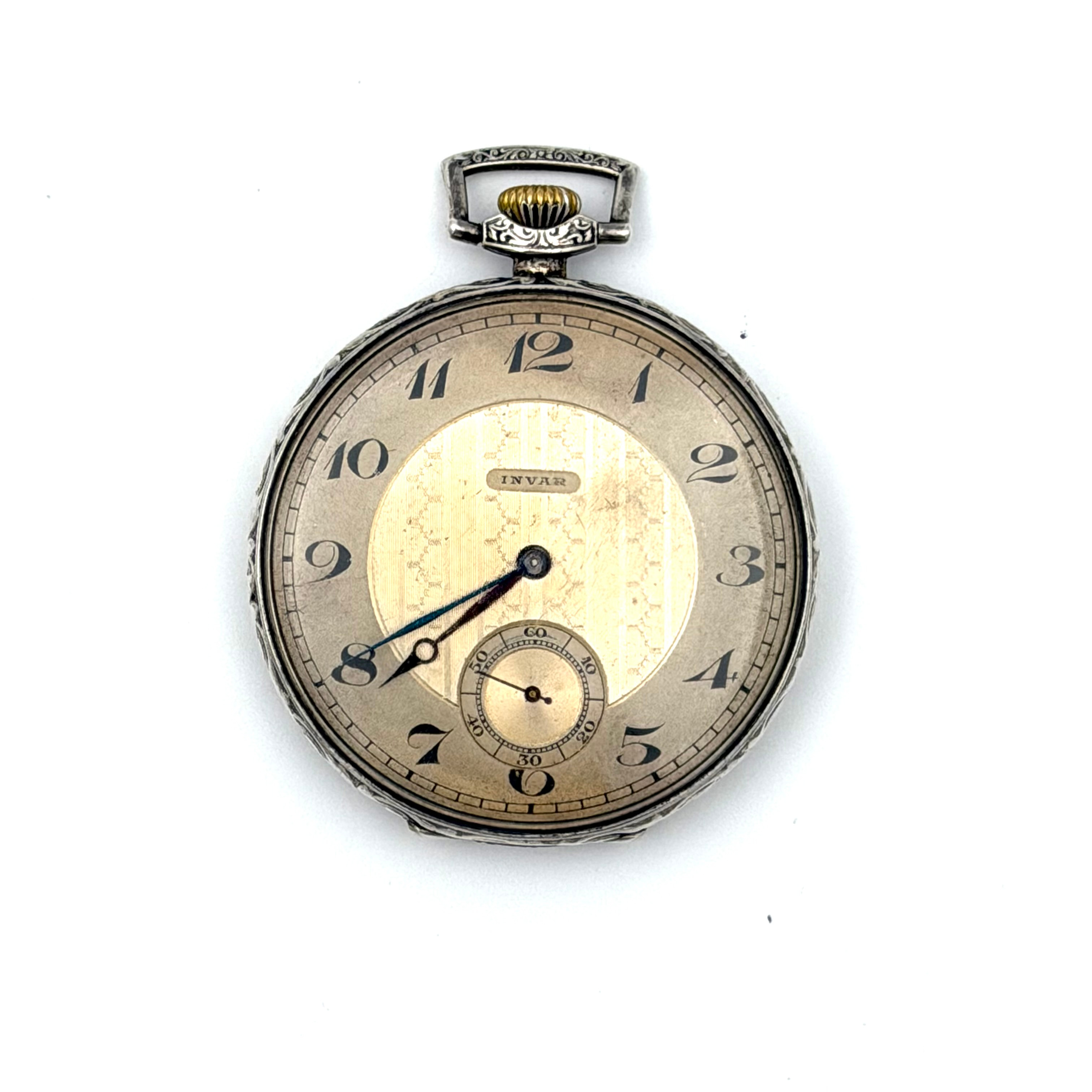 INVAR, Fickur, silver, subsekund, boett och innerboett i silver/900, rikt graverad dekor, urtavla med arabiska siffror, tavla och urverk märkt Invar. Verknummer: 419883.