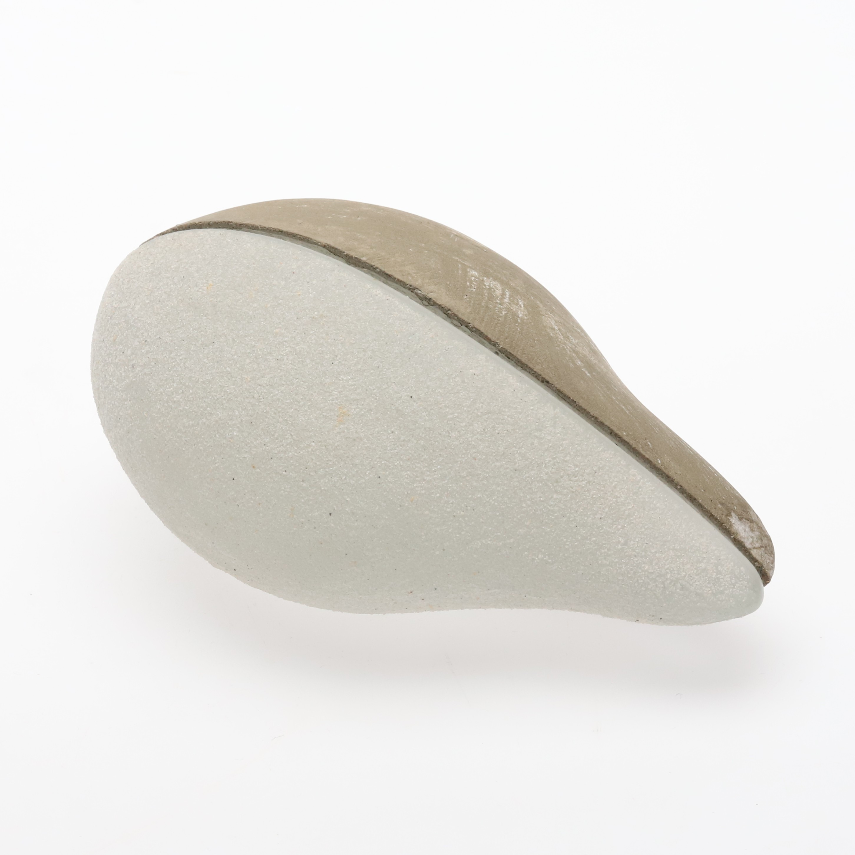 GUN LINDBLAD. GUN LINDBLAD (född 1954). Skulptur, 1997, betong och sandgjutet glas.