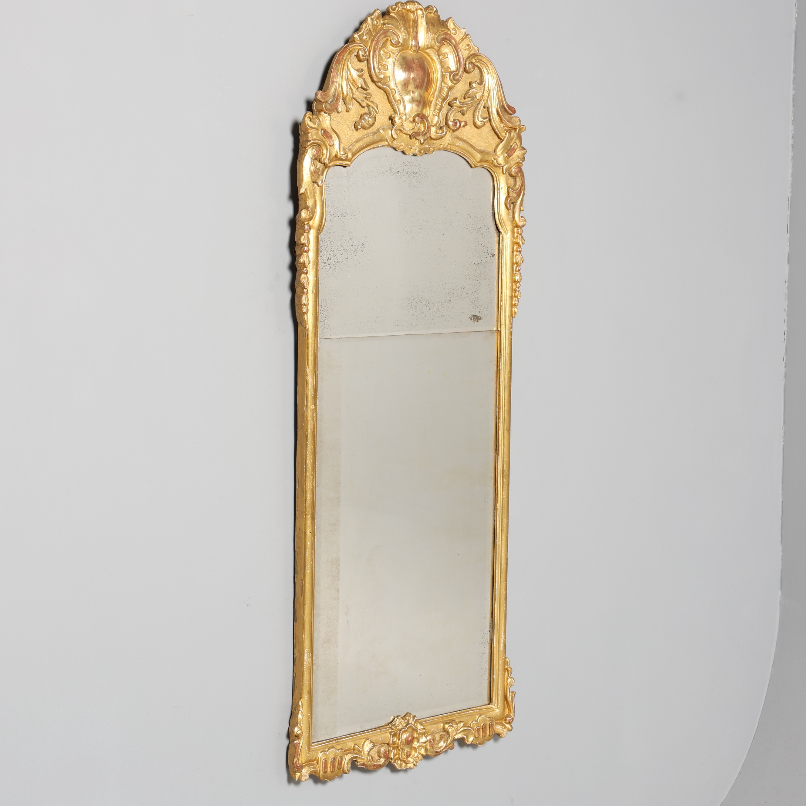 SPEGEL, rokoko, förgylld träram, 1700-tal.