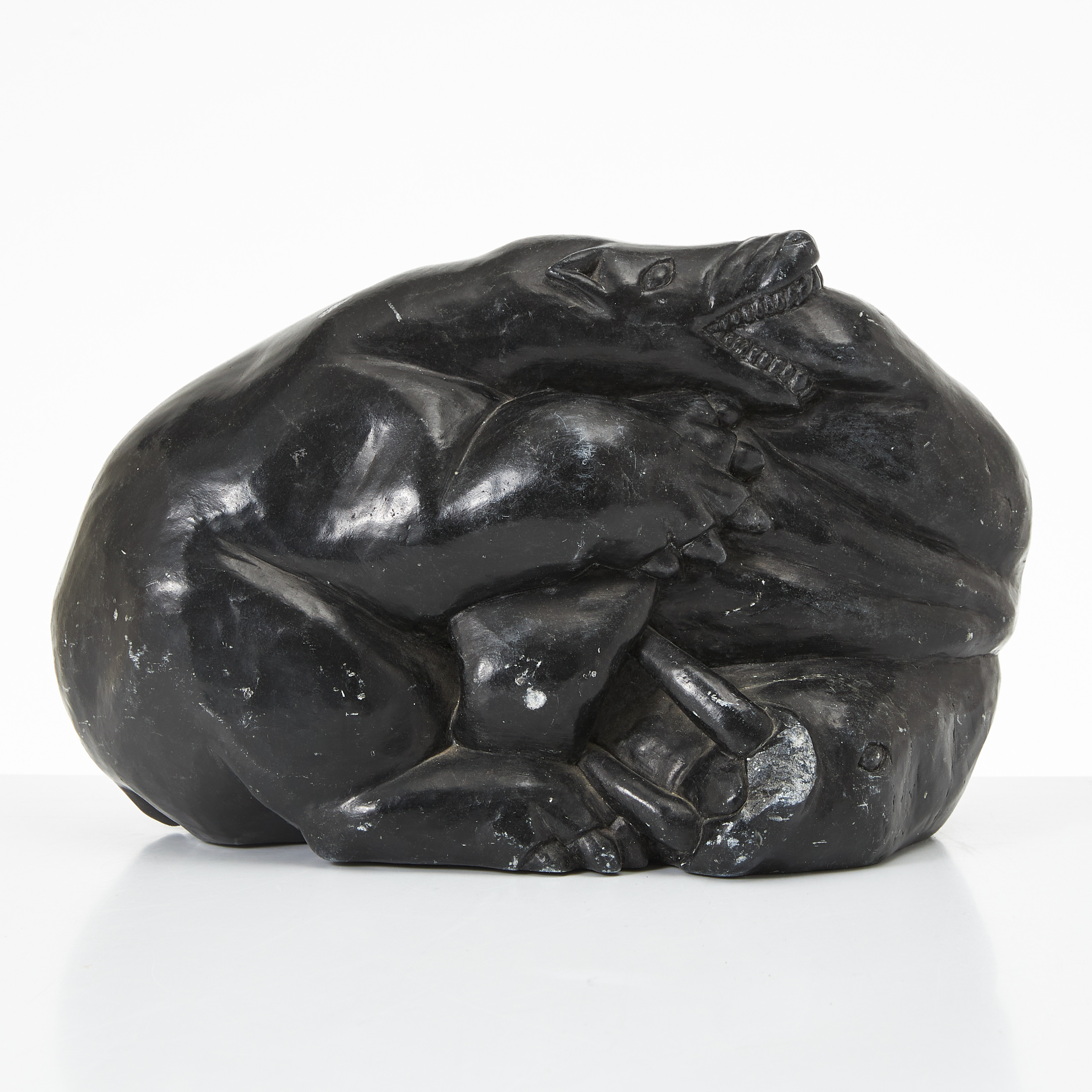 SKULPTUR, 1900-tal,, Inuitarbete, isbjörn, täljsten, signerad.