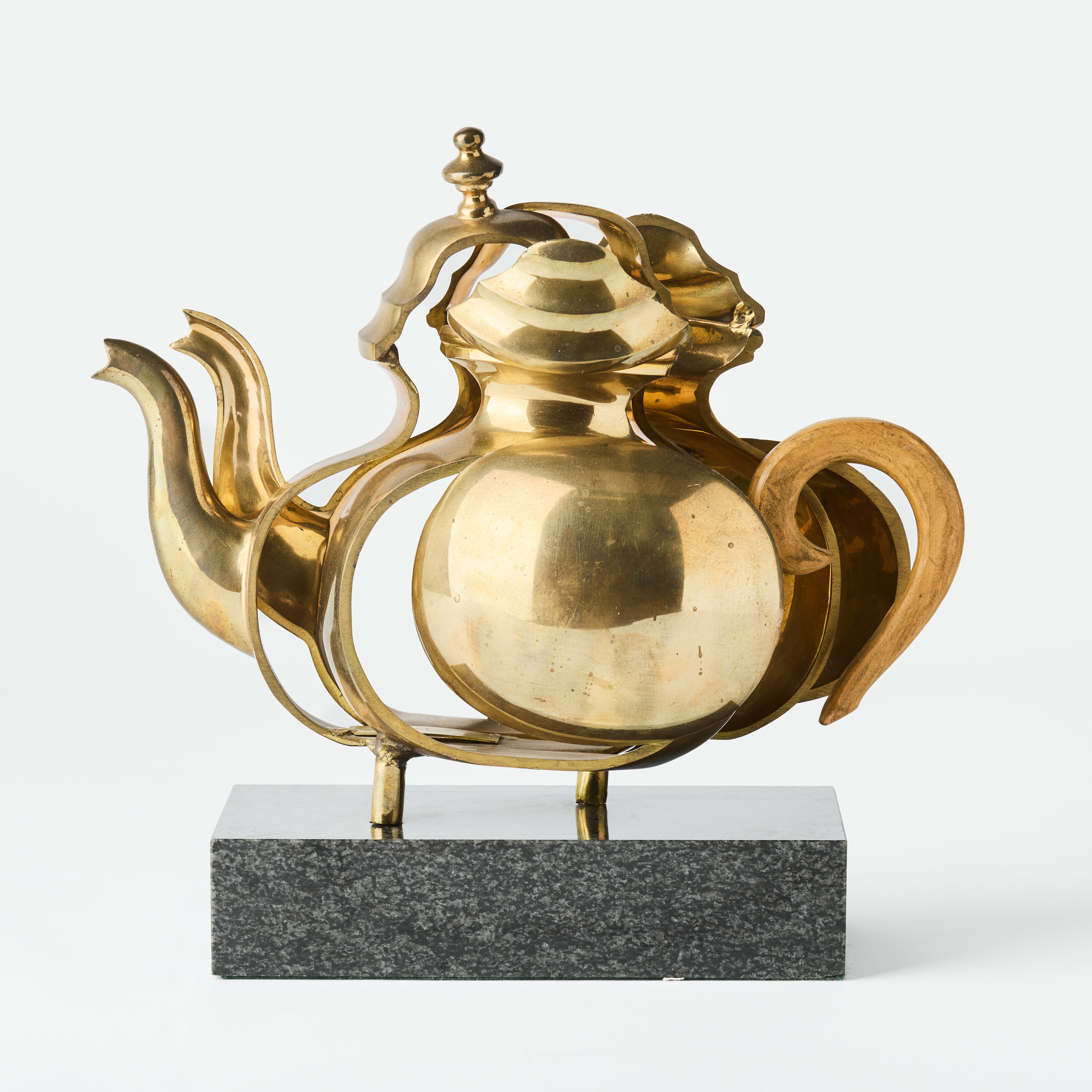 FERNANDEZ ARMAN. ”Théière découpée”.