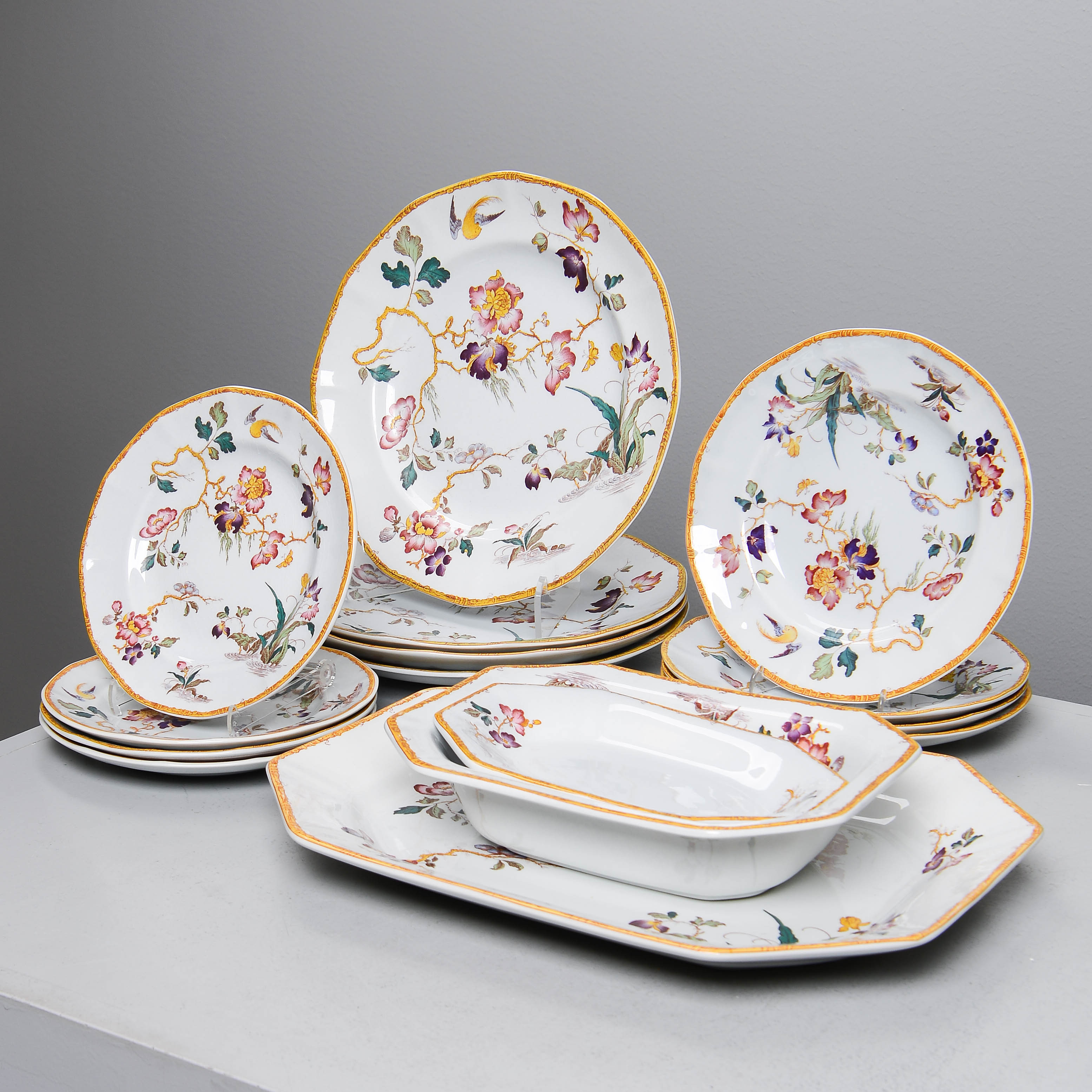 WEDGWOOD, matservis för 4 personer, "Devon Rose", Georgetown Collection, England (15 delar).