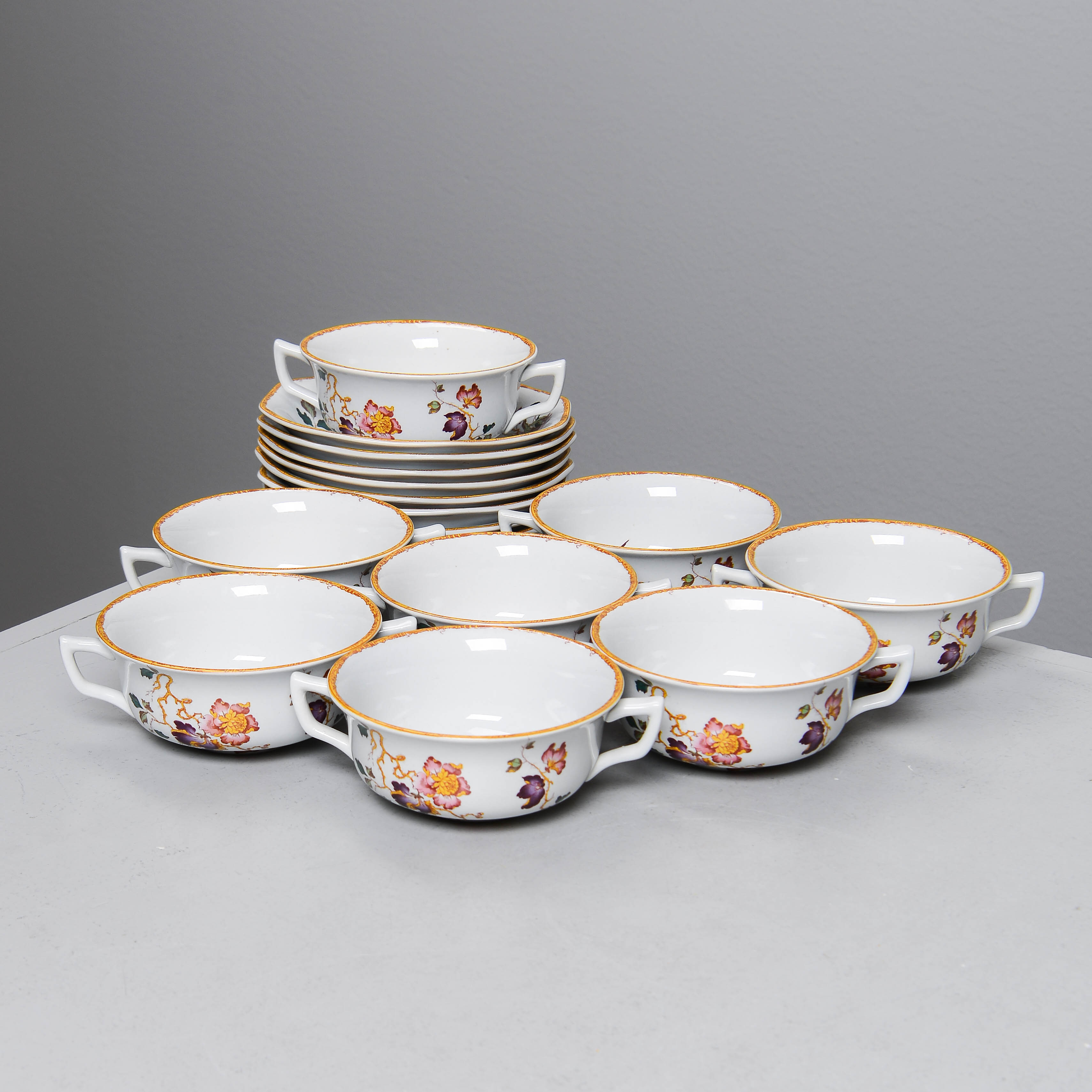 WEDGWOOD, buljongkoppar för 8 personer, "Devon Rose", Georgetown Collection, England.