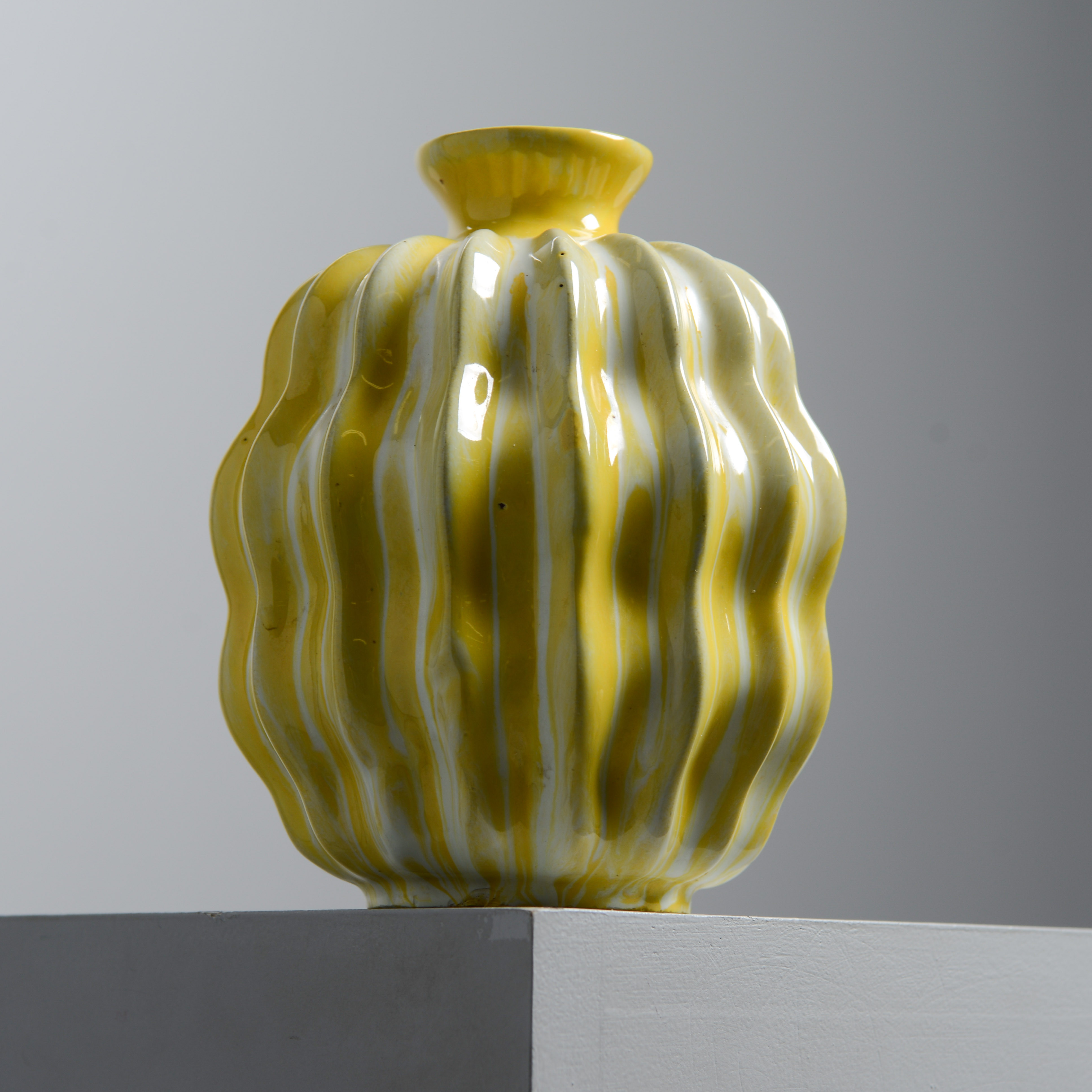 ANNA-LISA THOMSON. Vas, Swedish Modern, Upsala.-Ekeby, 1940-tal.