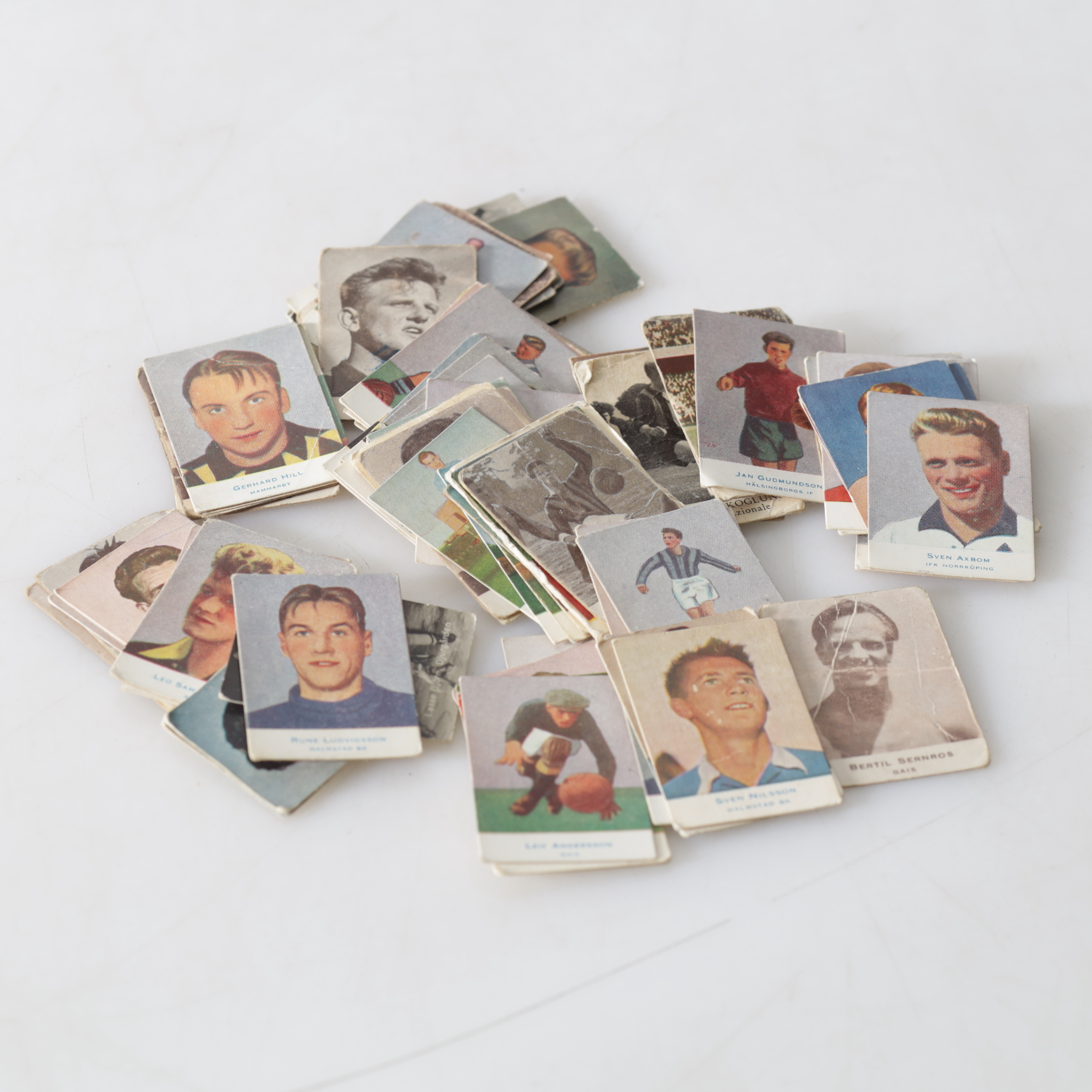 SAMLARKORT, ca 80 st, mestadels fotboll, 1900-tal.