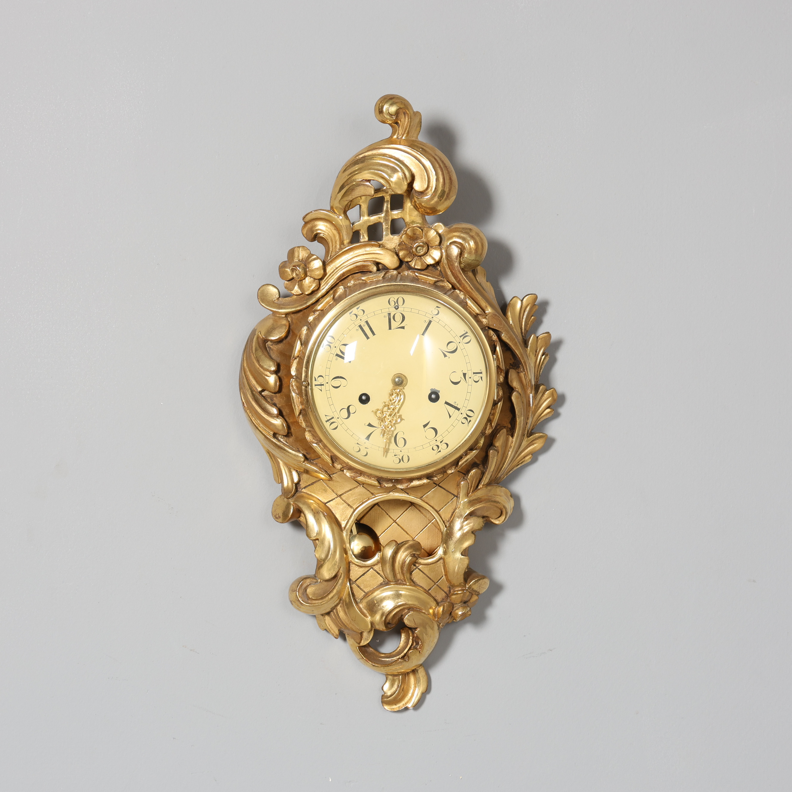 VÄGGPENDYL, rokokostil, förgylld trä, 1900-tal.