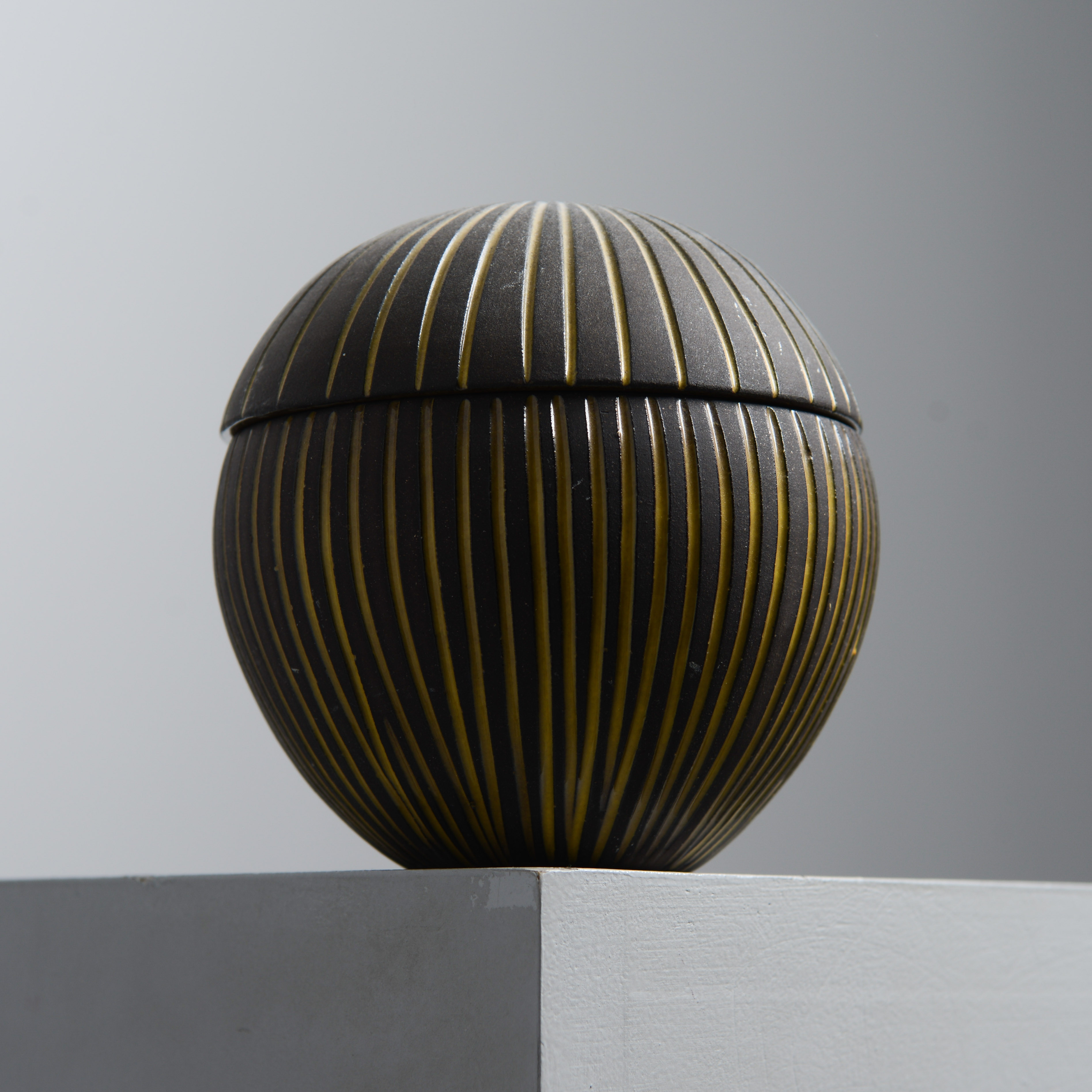 HJÖRDIS OLDFORS. "Kokos", bonbonjär, modell 5023, Upsala-Ekeby, 1954.