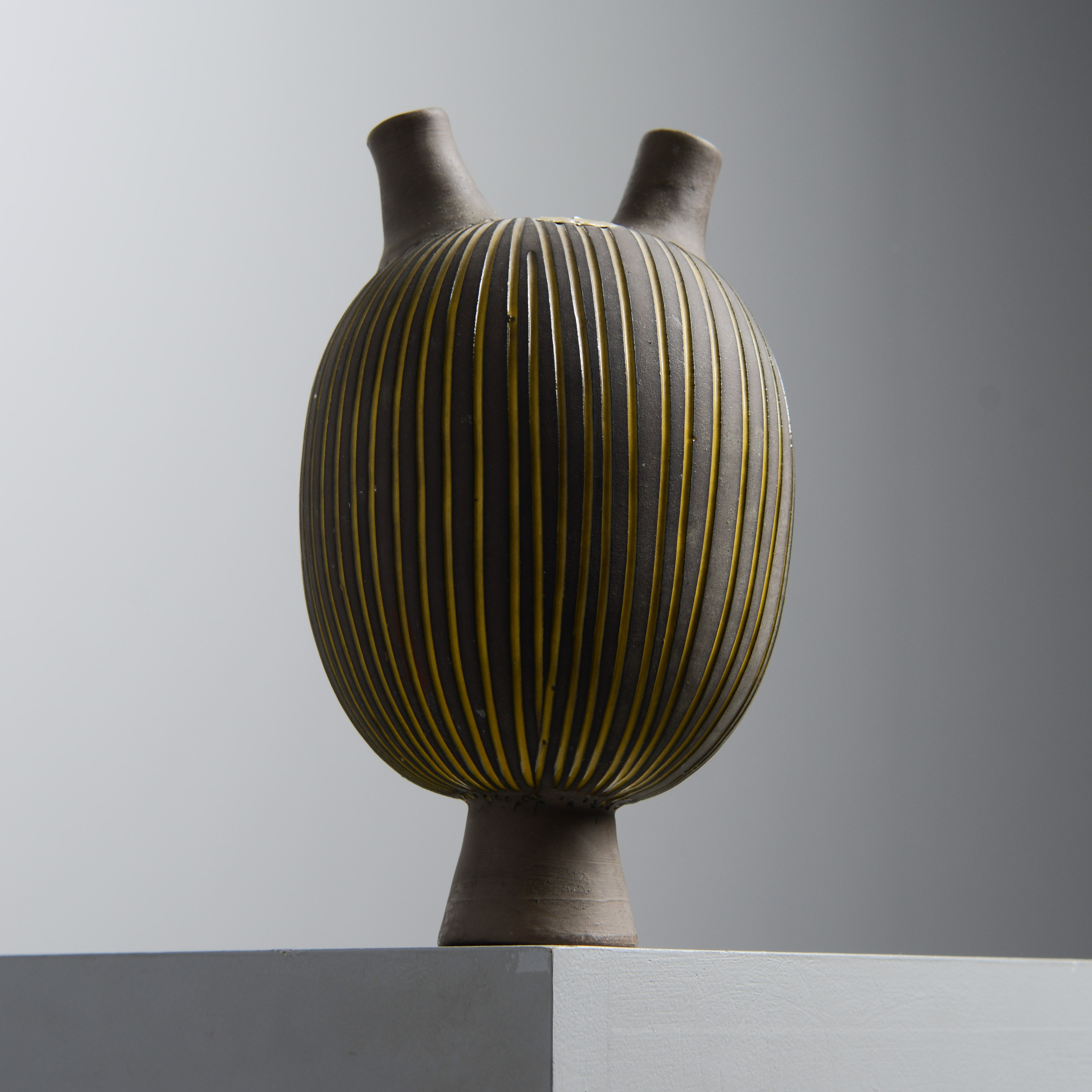 HJÖRDIS OLDFORS. "Kokos", krus, modell 5024, Upsala-Ekeby, 1954.