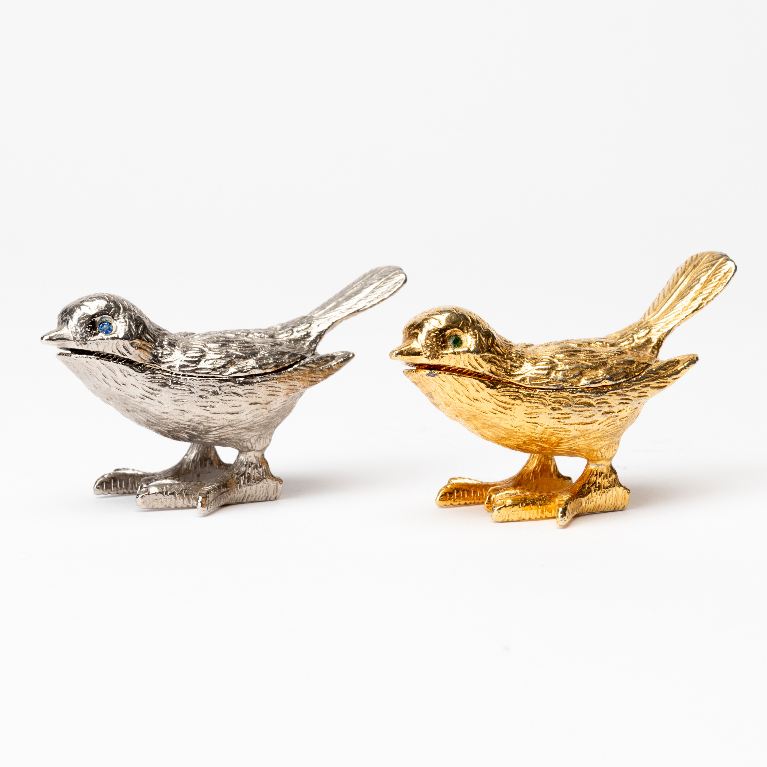 LOCKASKAR i form av fåglar, metall, samtida.