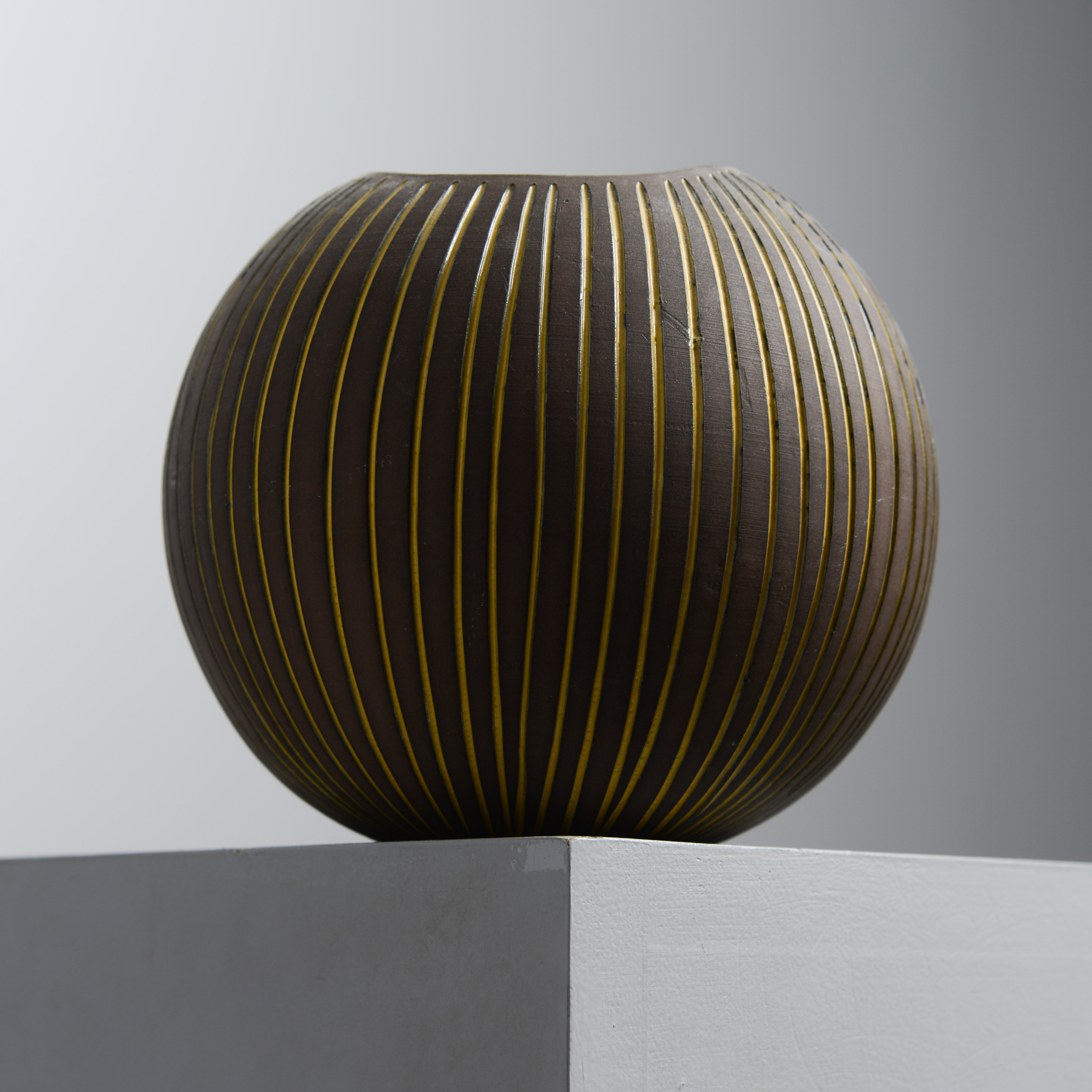 HJÖRDIS OLDFORS. "Kokos", vas, modell 5030, Upsala-Ekeby, 1954.