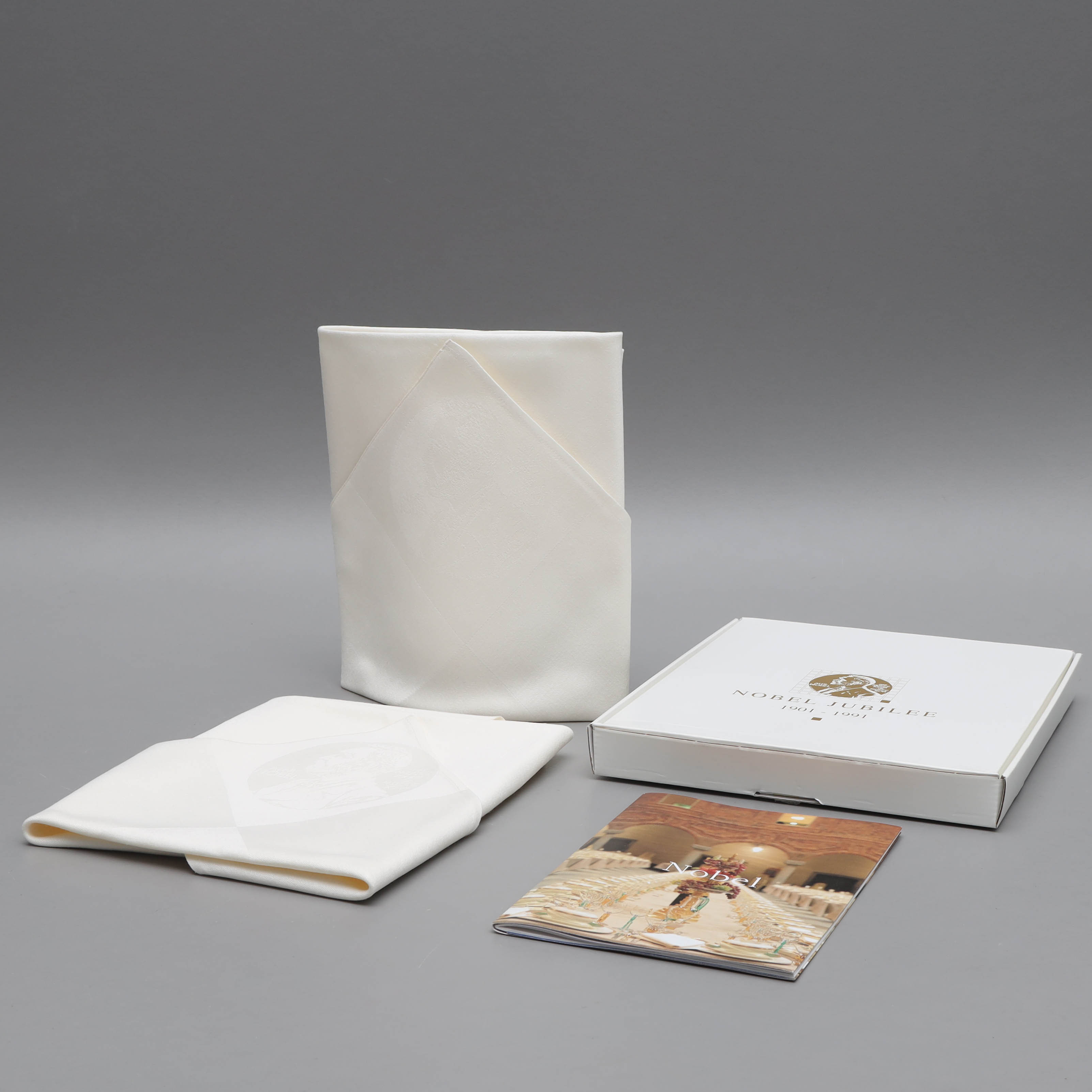 INGRID DESSAU. Servetter, 1 par, Nobel, Klässbols Linneväveri, 100% lin, i originalkartong.