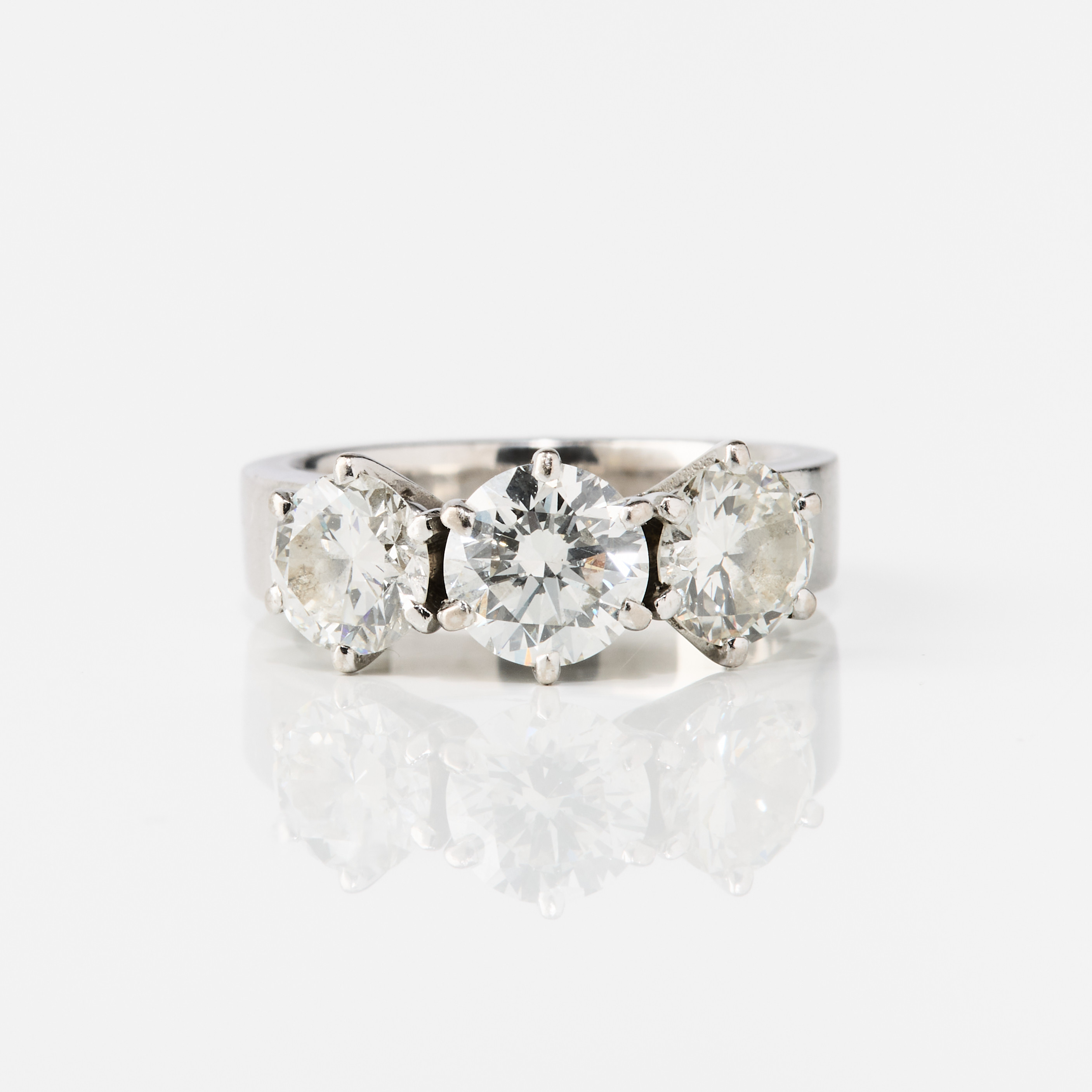 TRESTENSRING, 18K vitguld med diamanter, Gunilla Lantz, Stockholm 2007.