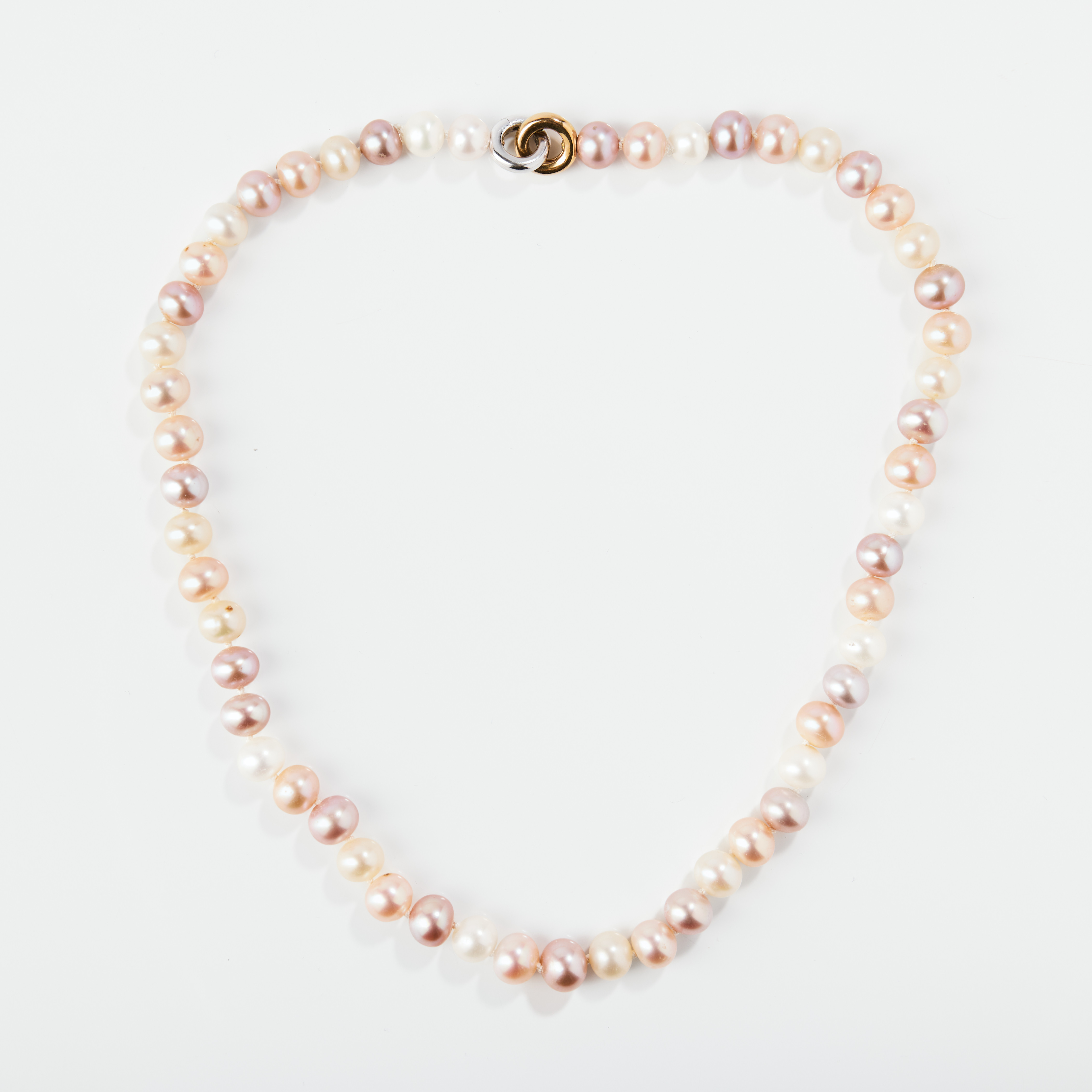 PÄRLCOLLIER, odlade sötvattenspärlor med tvåfärgat 18K guldlås.