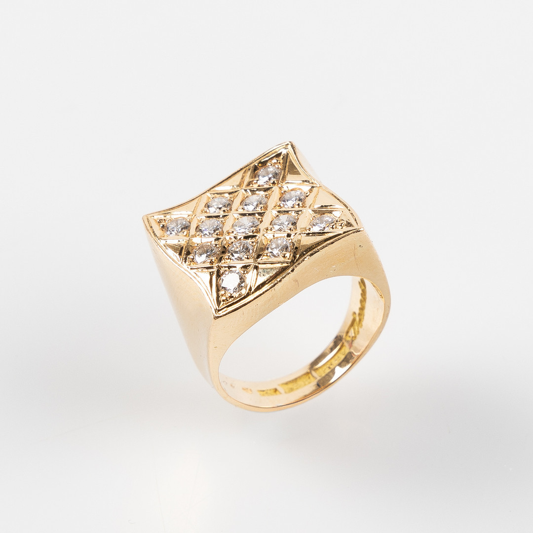 THERESIA HVORSLEV, ring, 18K guld med briljantslipade diamanter, totalt 1.04 ct.