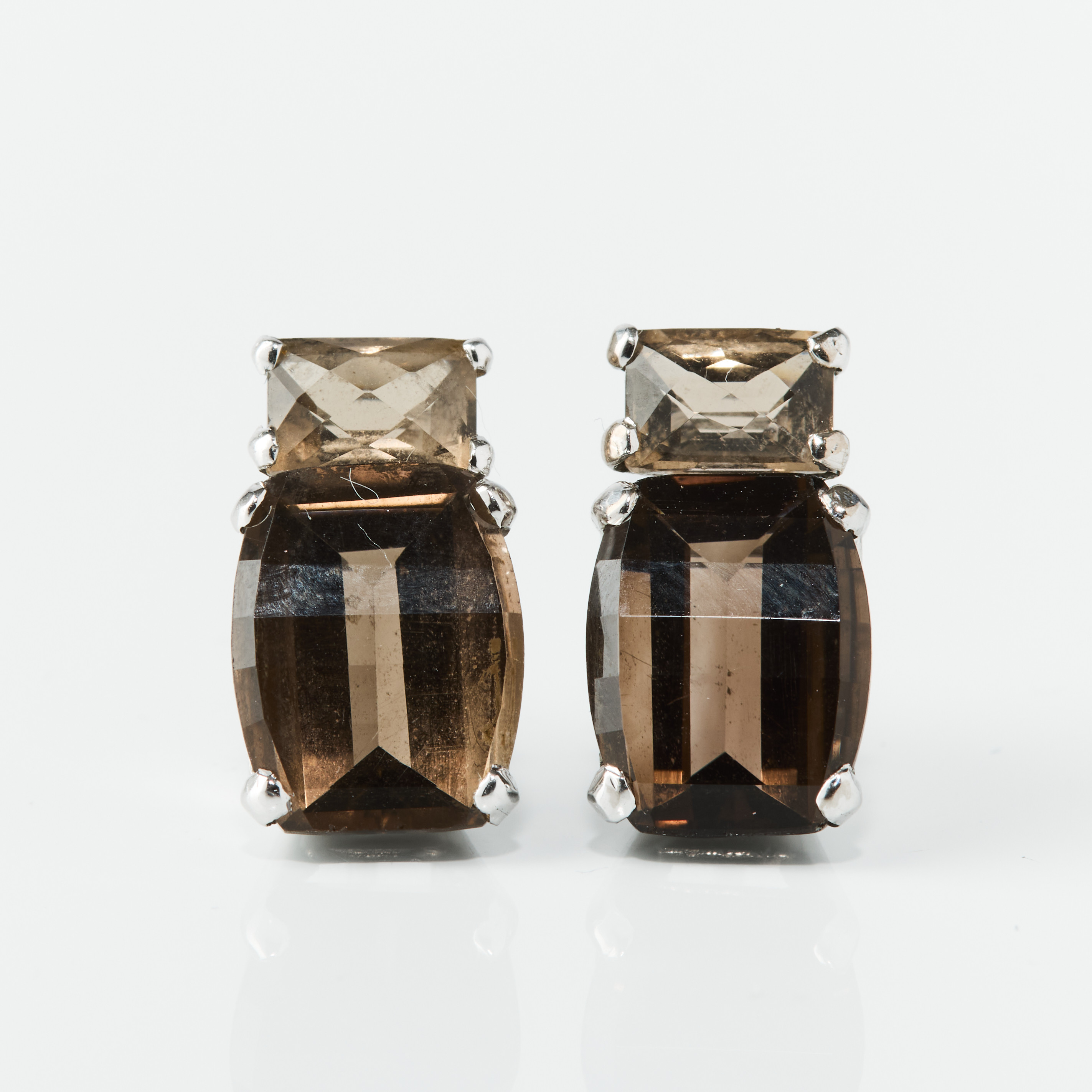 ÖRHÄNGEN, ett par, ca 14K vitguld med rökkvarts och citrin.