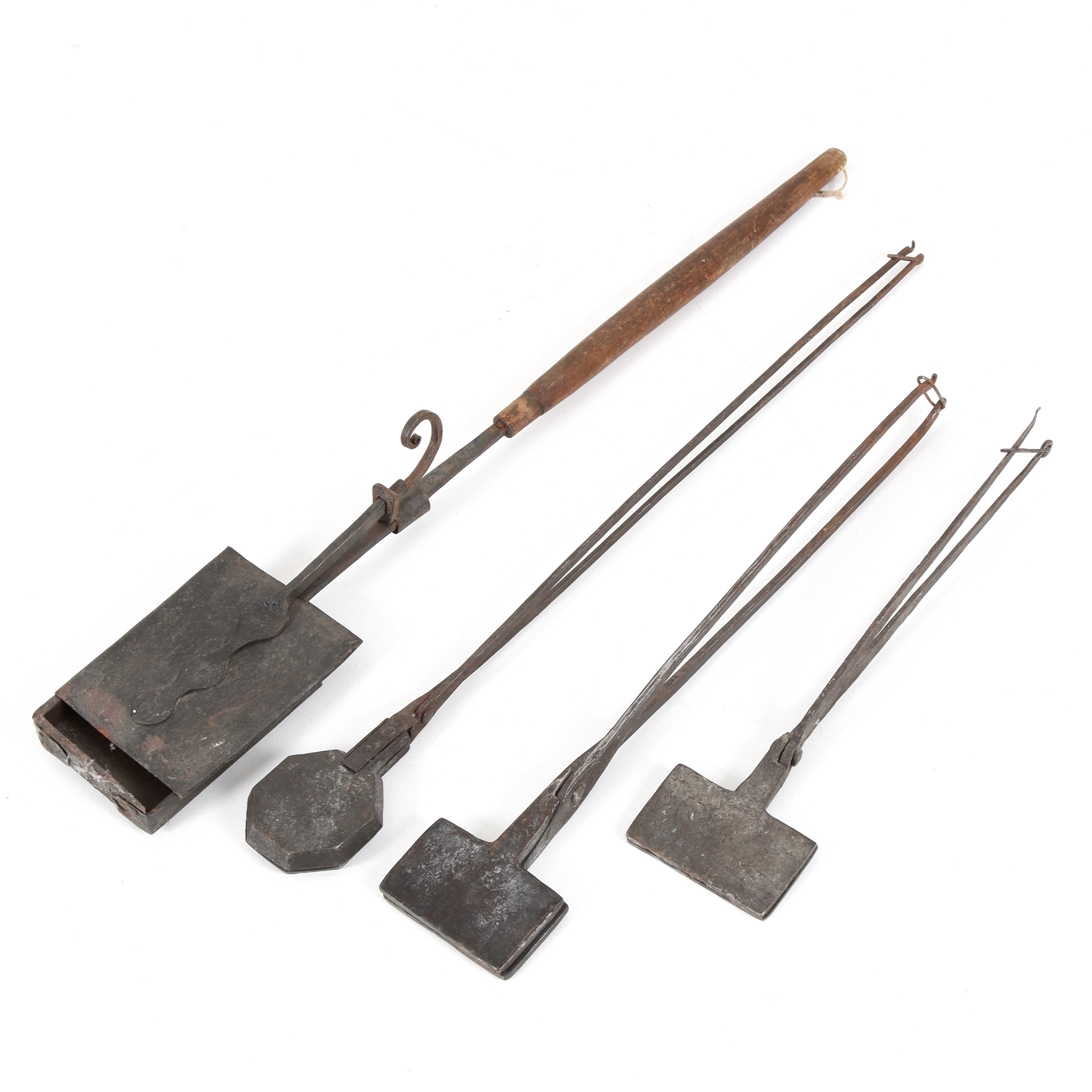 RÅNJÄRN, VÅFFELJÄRN och KAFFEROST, 4 delar, smide. 1800-tal.