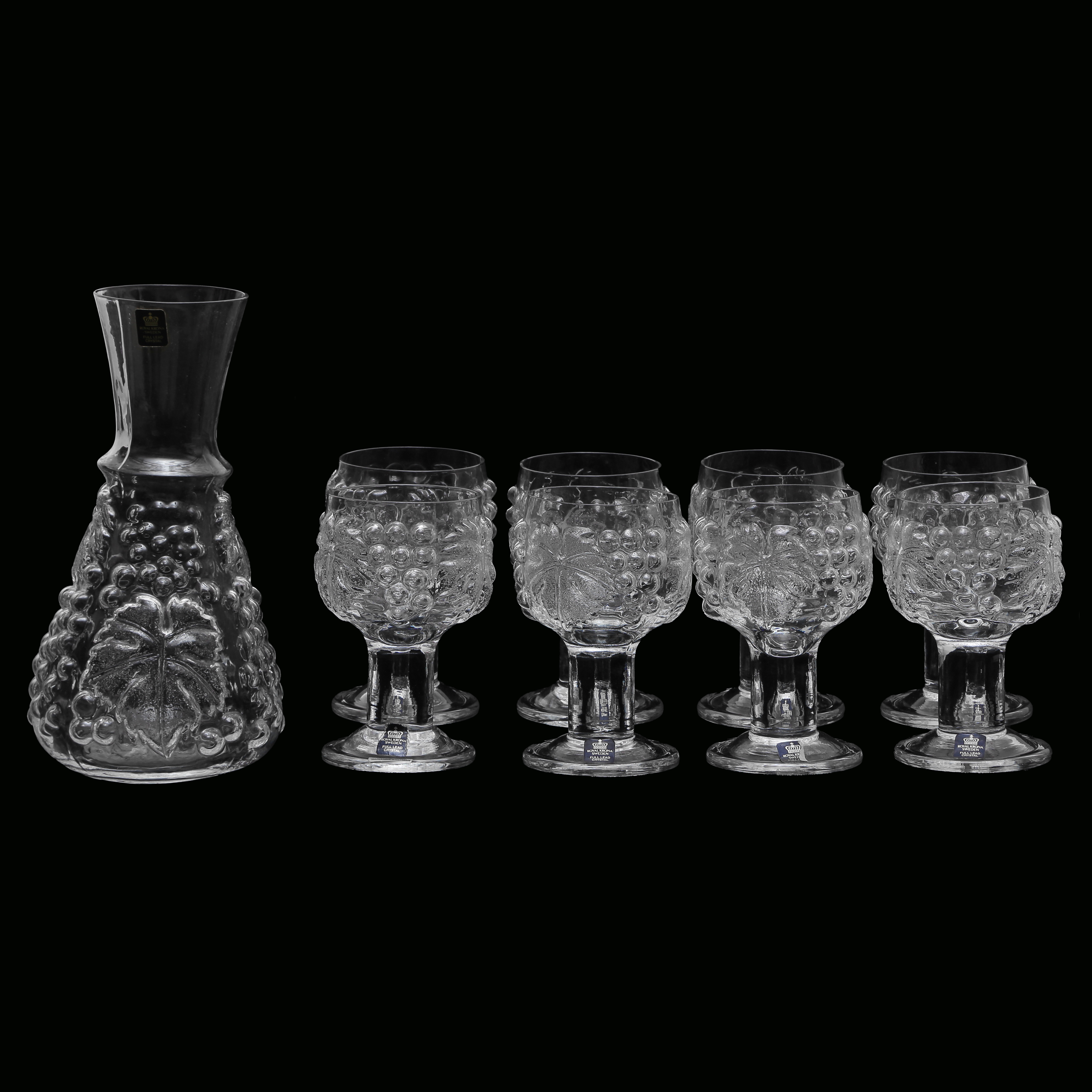 KRISTALLSERVIS, 8 VINGLAS SAMT KARAFF "DRUVDEKOR" ROYAL KRONA.