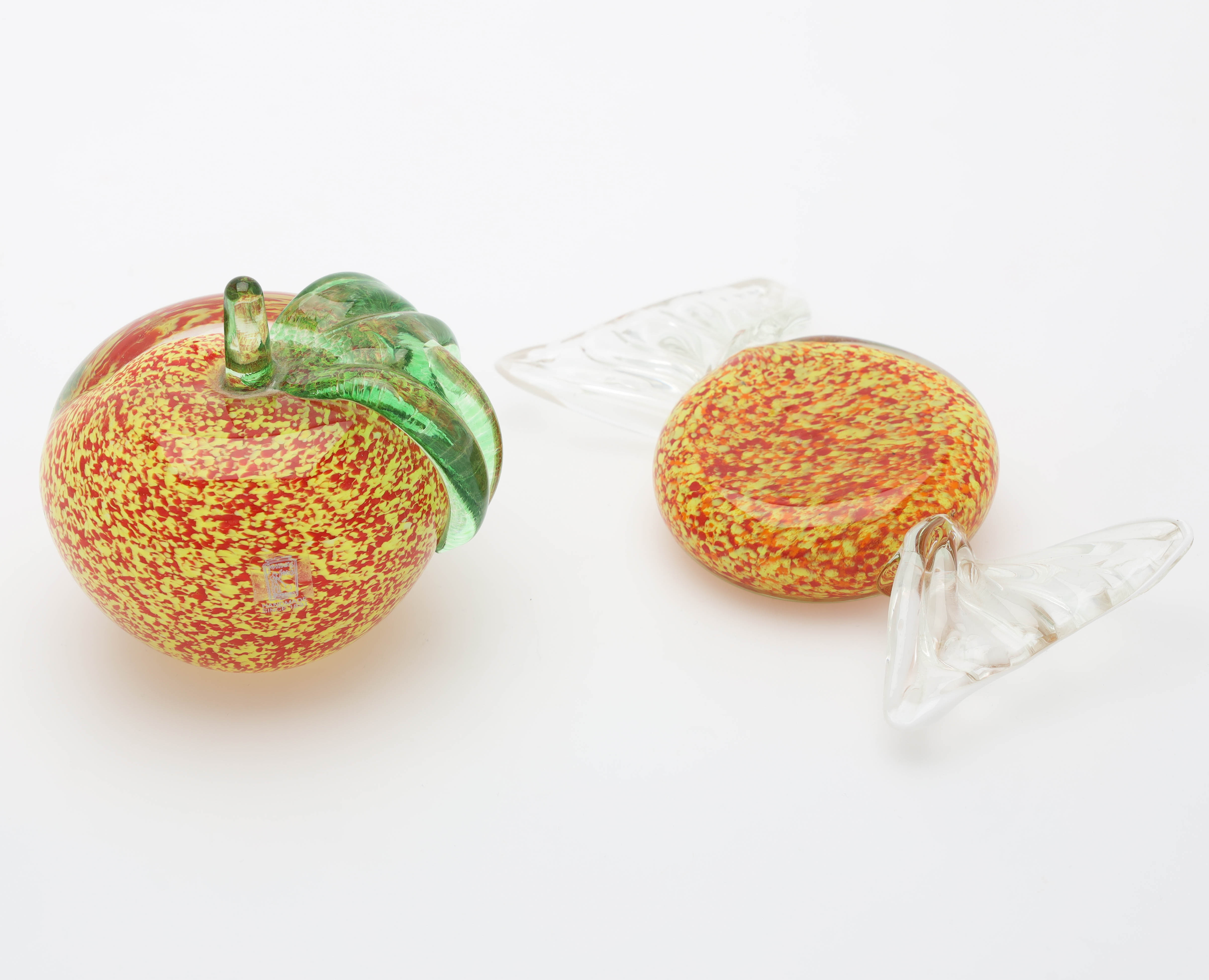 ÄPPLE samt KARAMELL, 2 delar, glas, Astrakan, Johansfors glasbruk.