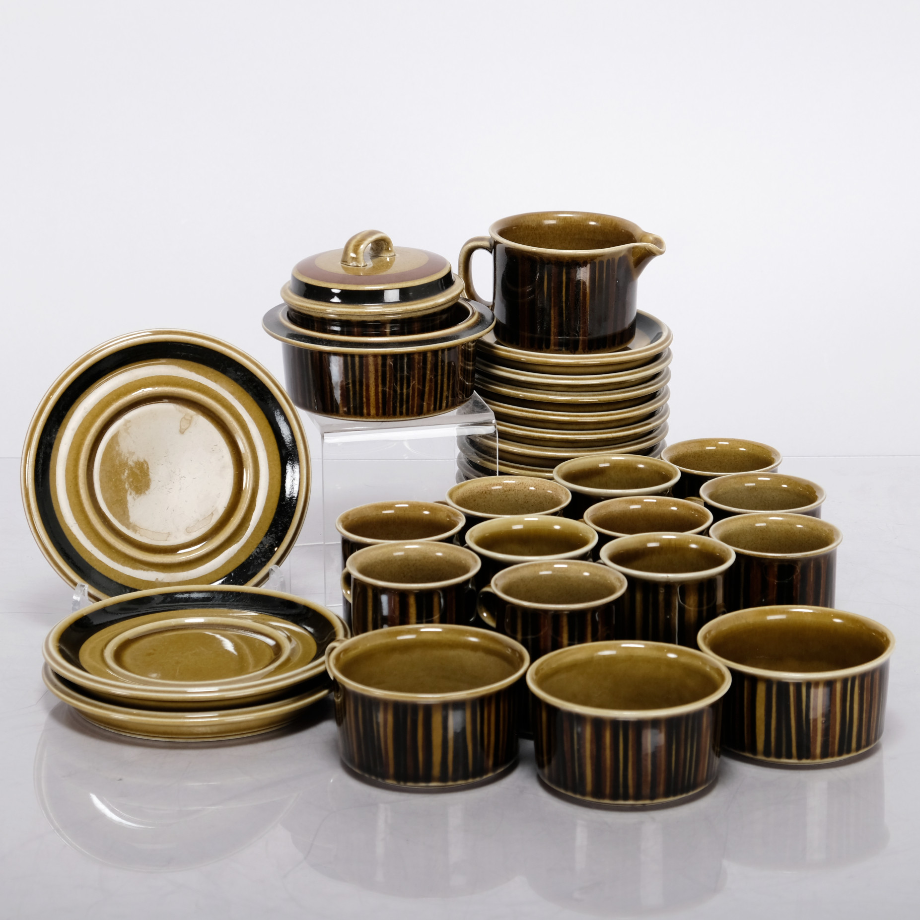 ARABIA. Porslinsservis, "Kosmos", Finland, 32 delar.