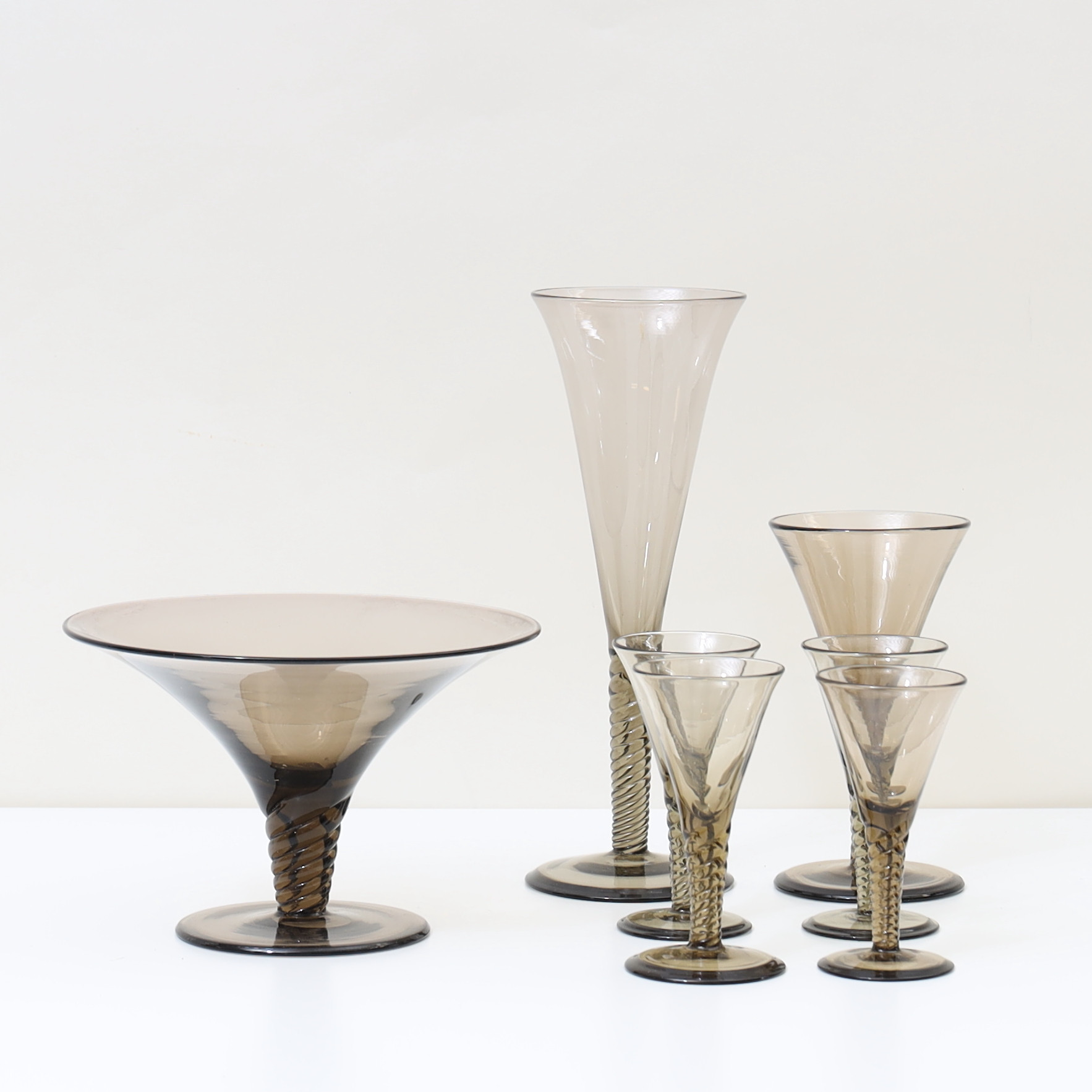 SIMON GATE. GLASSERVISDELAR, 7st, Sandviks glasbruk.