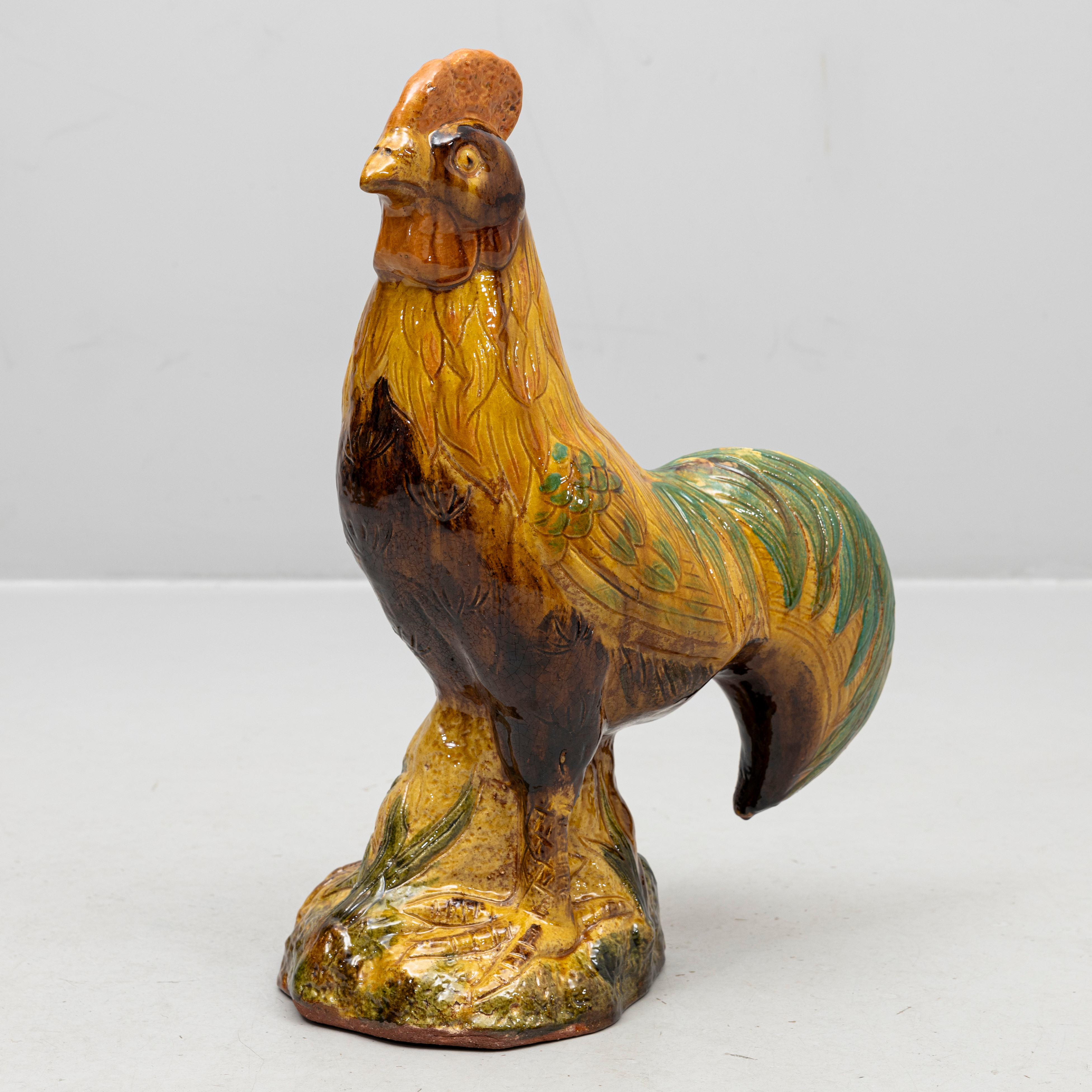 SKULPTUR, "Tupp", glaserat terracotta, 1900-tal.