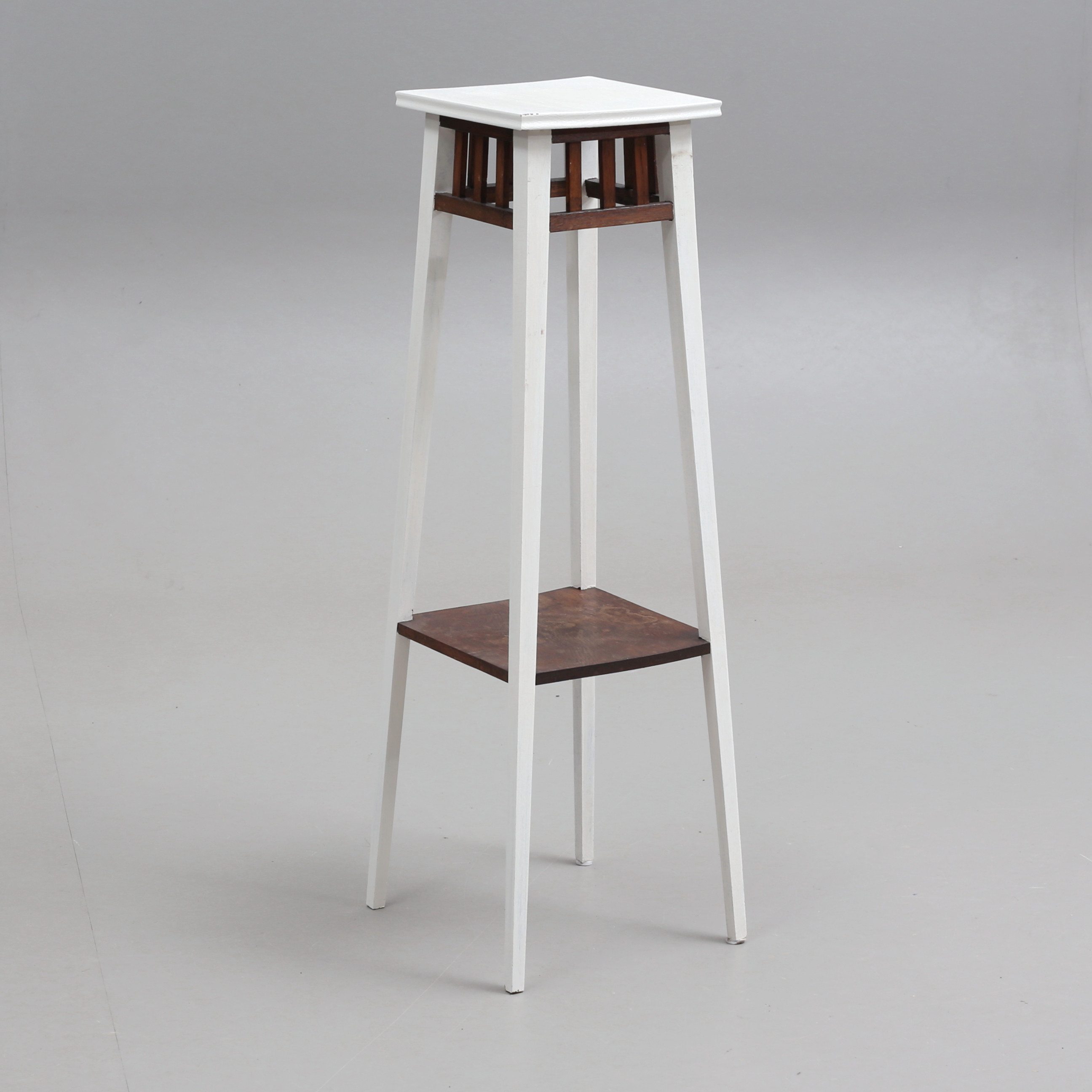 PIEDESTAL, trä, 1900-tal.