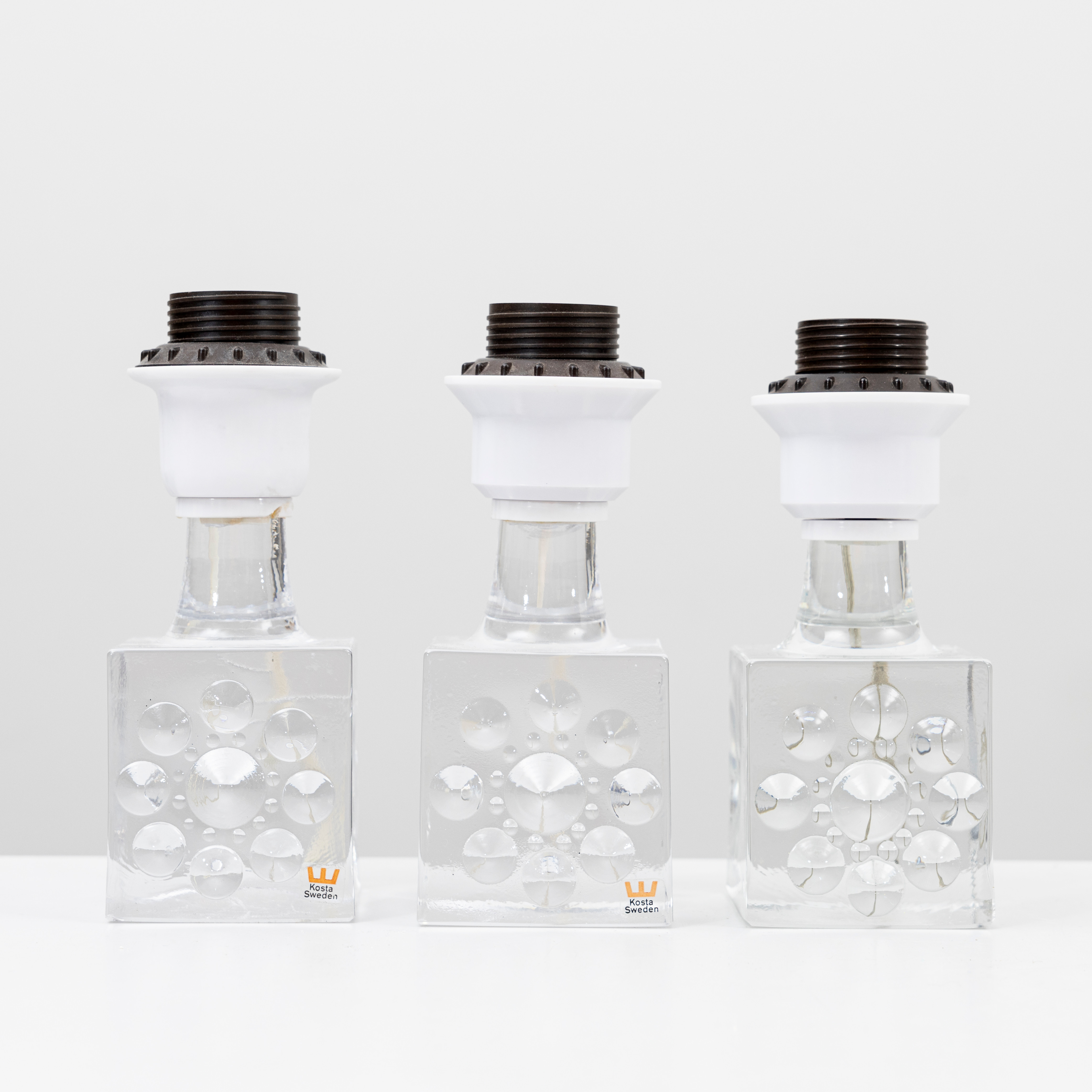 BERTIL VALLIEN. 3 st, bordslampor, glas, signerade, Kosta, 1900-talets andra hälft.