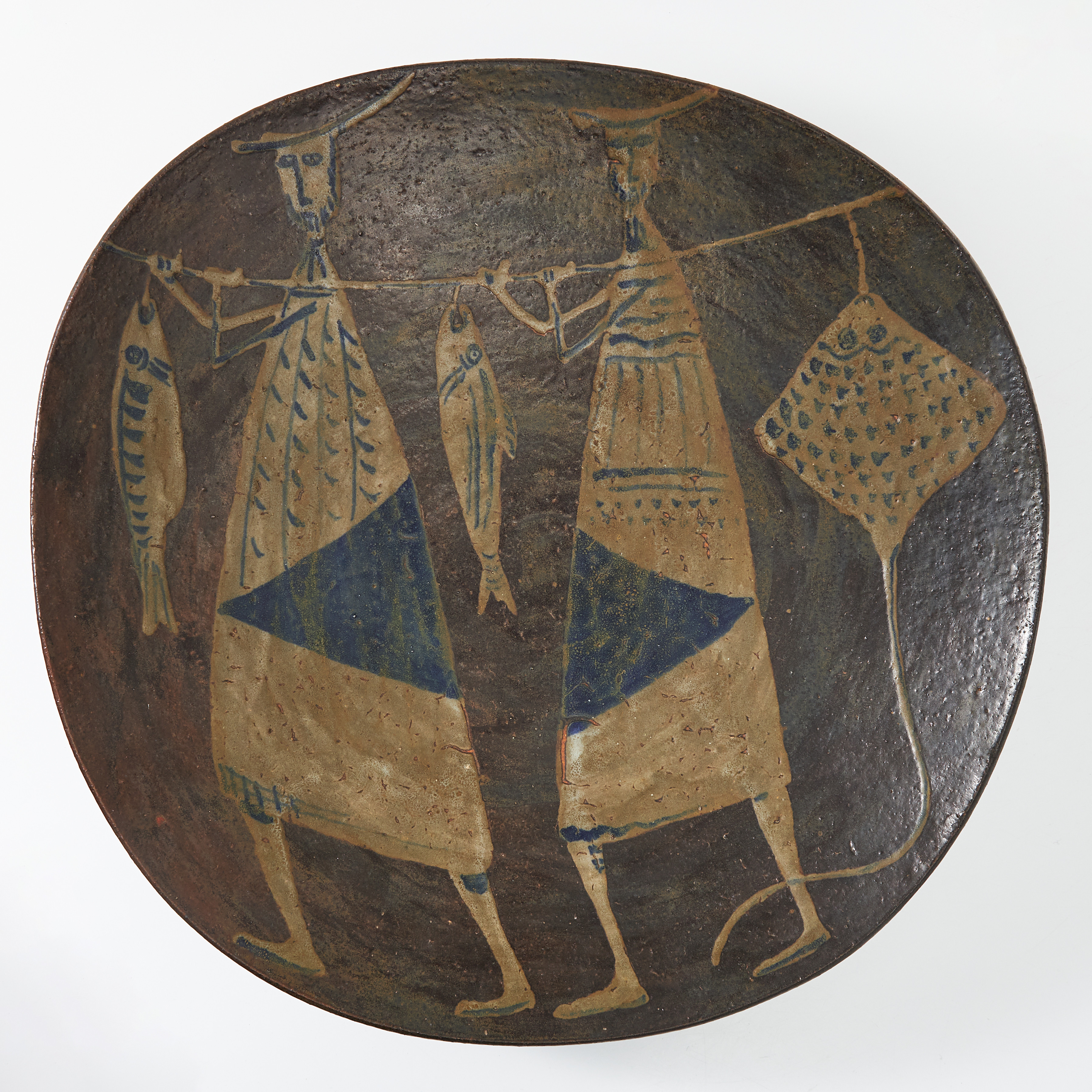 ÅKE HOLM. Stort Skålfat, glaserad keramik med dekor av fiskarpar. Signerad.