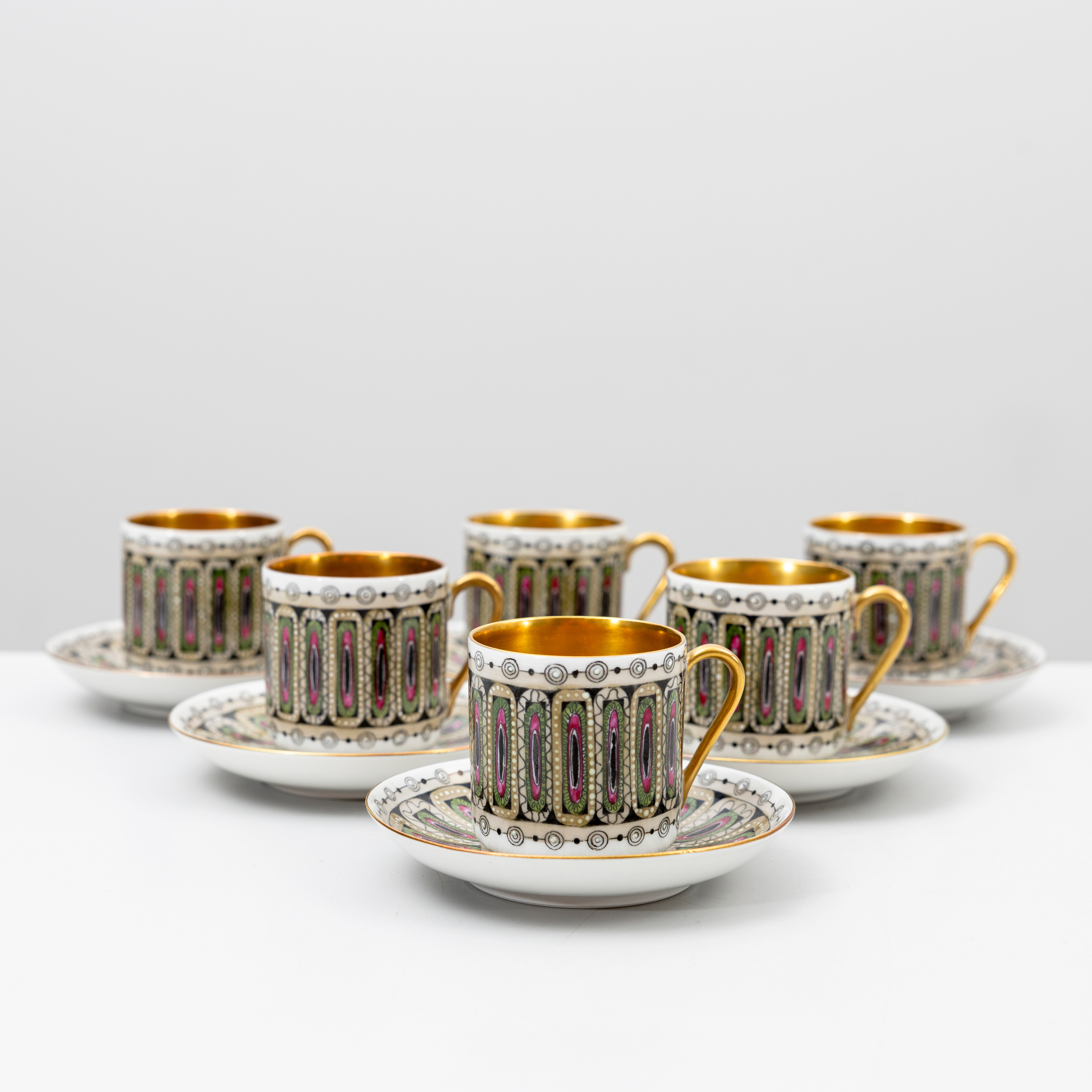 MOCCAKOPPAR MED FAT, 6 set, "Hillevi", porslin, Esteri Tomula Arabia.