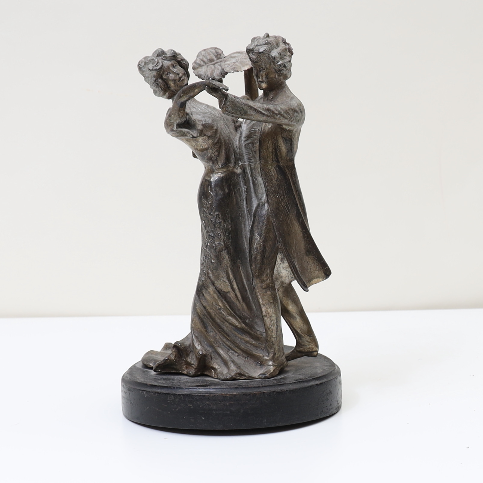 OKÄND KONSTNÄR. Skulptur, Jugend, försilvrad metall, tidigt 1900-tal.