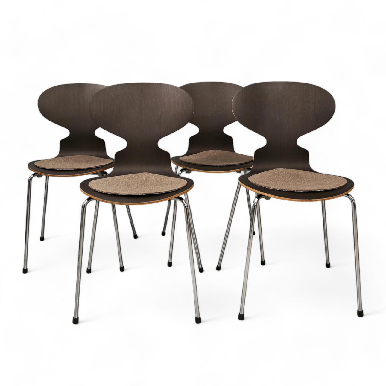 ARNE JACOBSEN. Stolar, "Myran", Fritz Hansen, Danmark, modell 3100, stålrörsstomme, formpressad rygg samt sits, brunlackerade, tillverkade år 2020,4 stycken, 4 sittdynor medföljer.