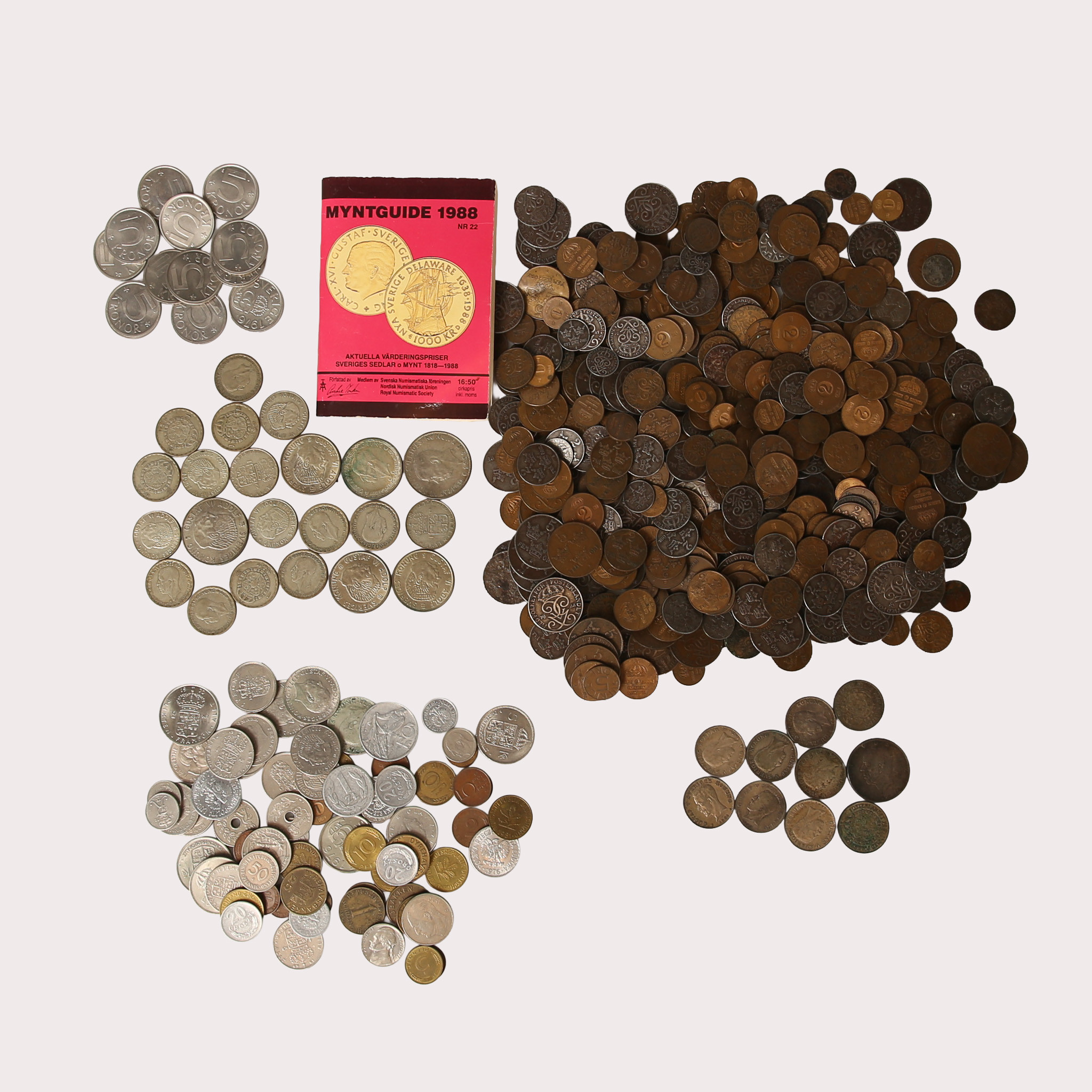 SILVERMYNT mm., silver 40 och 80 %. Gustaf V - Gustaf VI Adolf. Finvikt 147,6 gram.