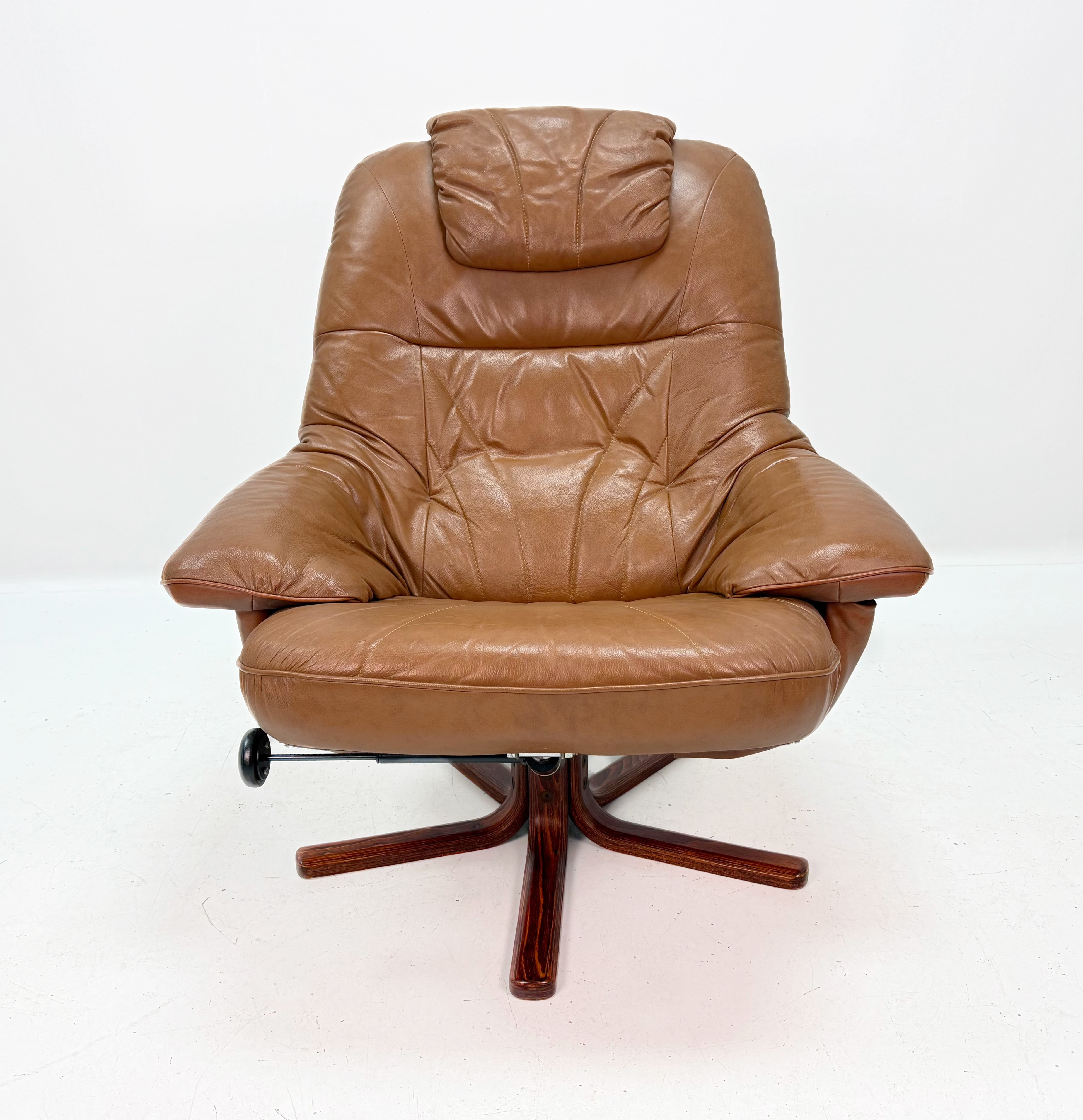 FÅTÖLJ - Stressless brun läder. 1900/2000 tal.
