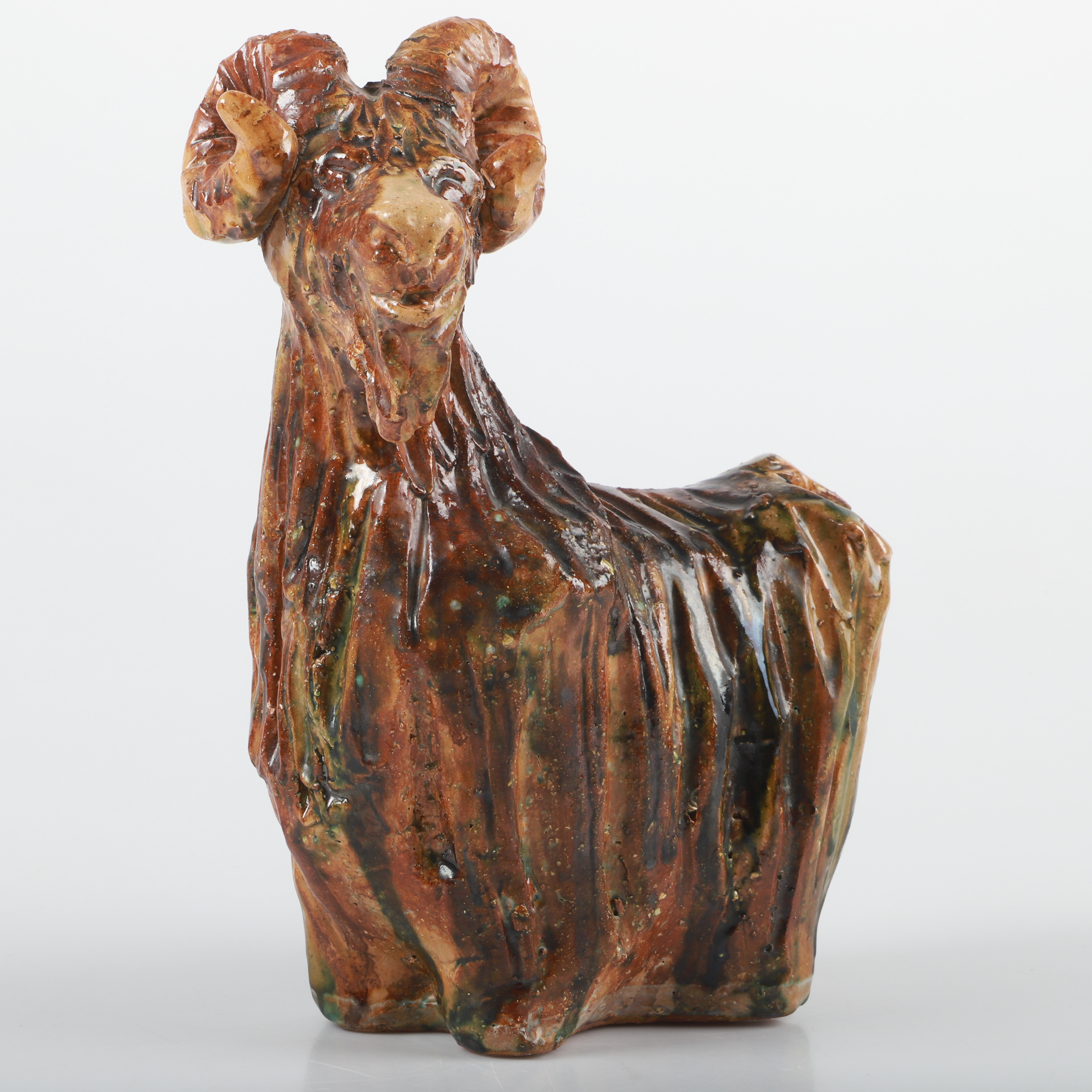 FIGURIN, bagge, glaserad keramik, otydligt signerad.