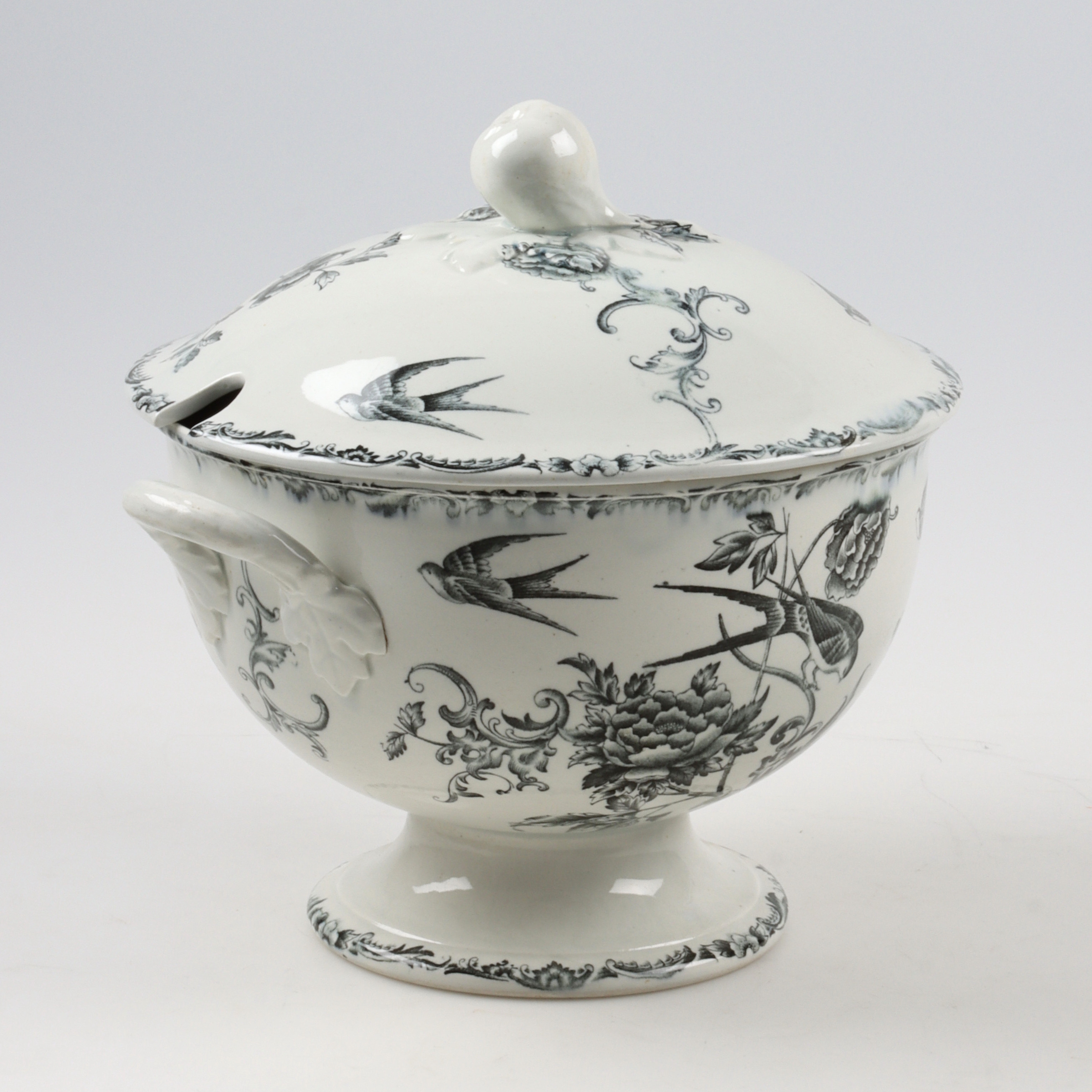 TERRIN med LOCK, flintgods, "Svala", Rörstrand. 1930-tal.