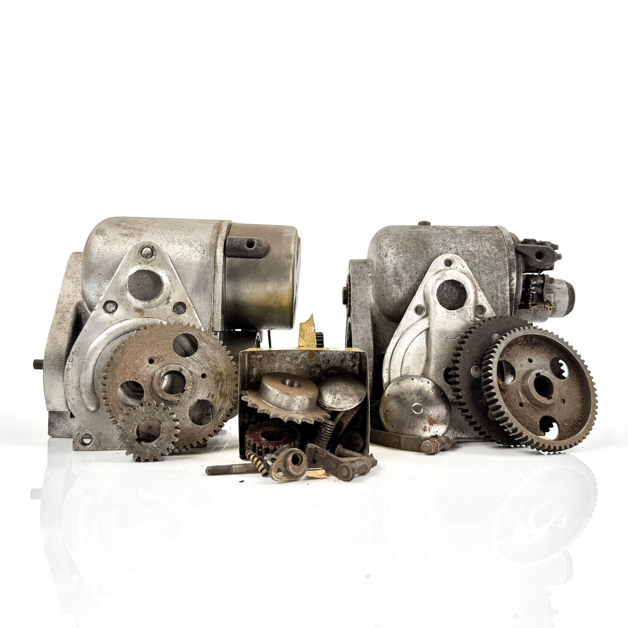 LUCAS, magnetgeneratorer, 2 st, modell MD1, 1920-tal, England.