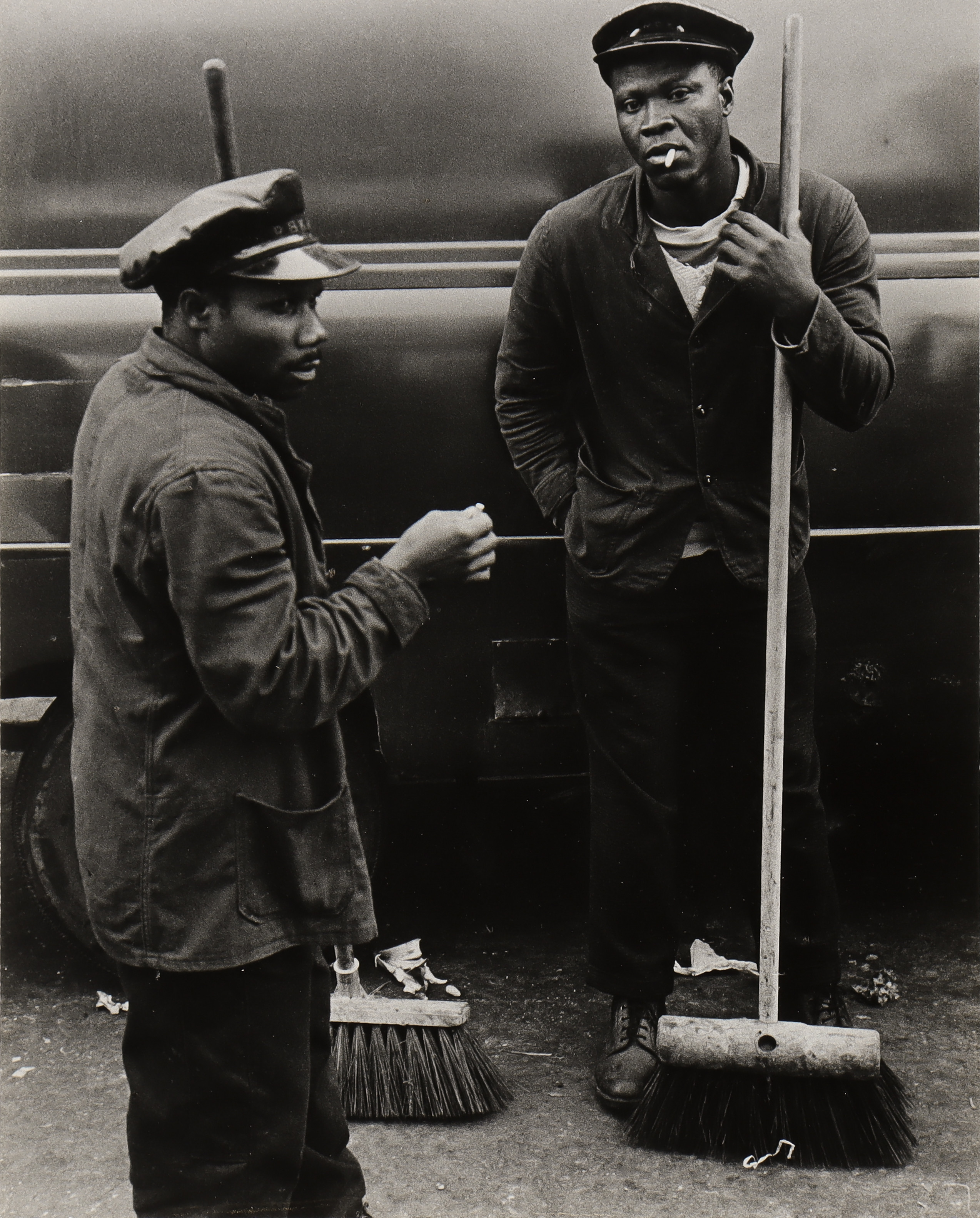 NILS-ERIK WIKEBÄCK. Gatsopare, London.