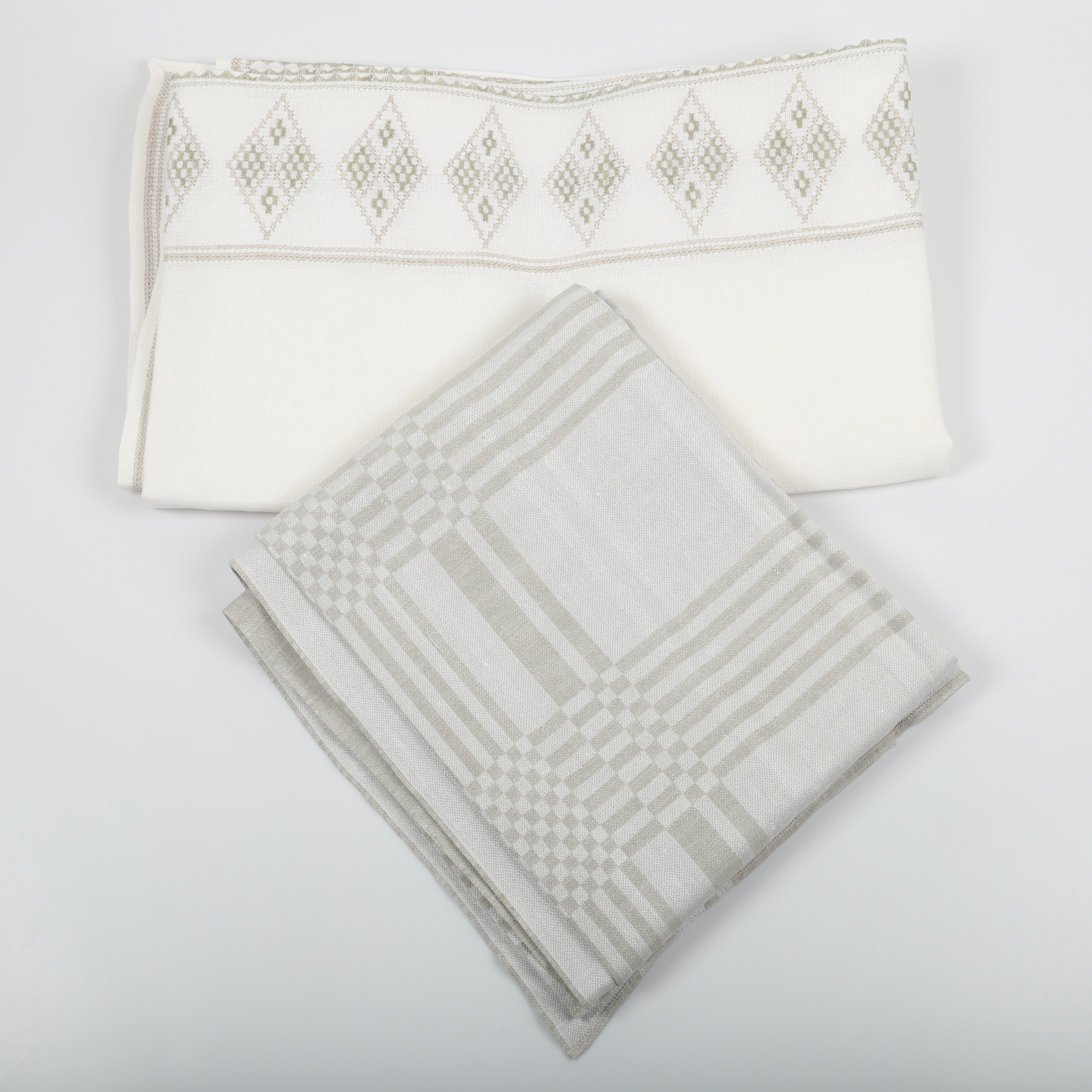 DUKAR, 2 stycken, linne/broderad, 1900-tal.