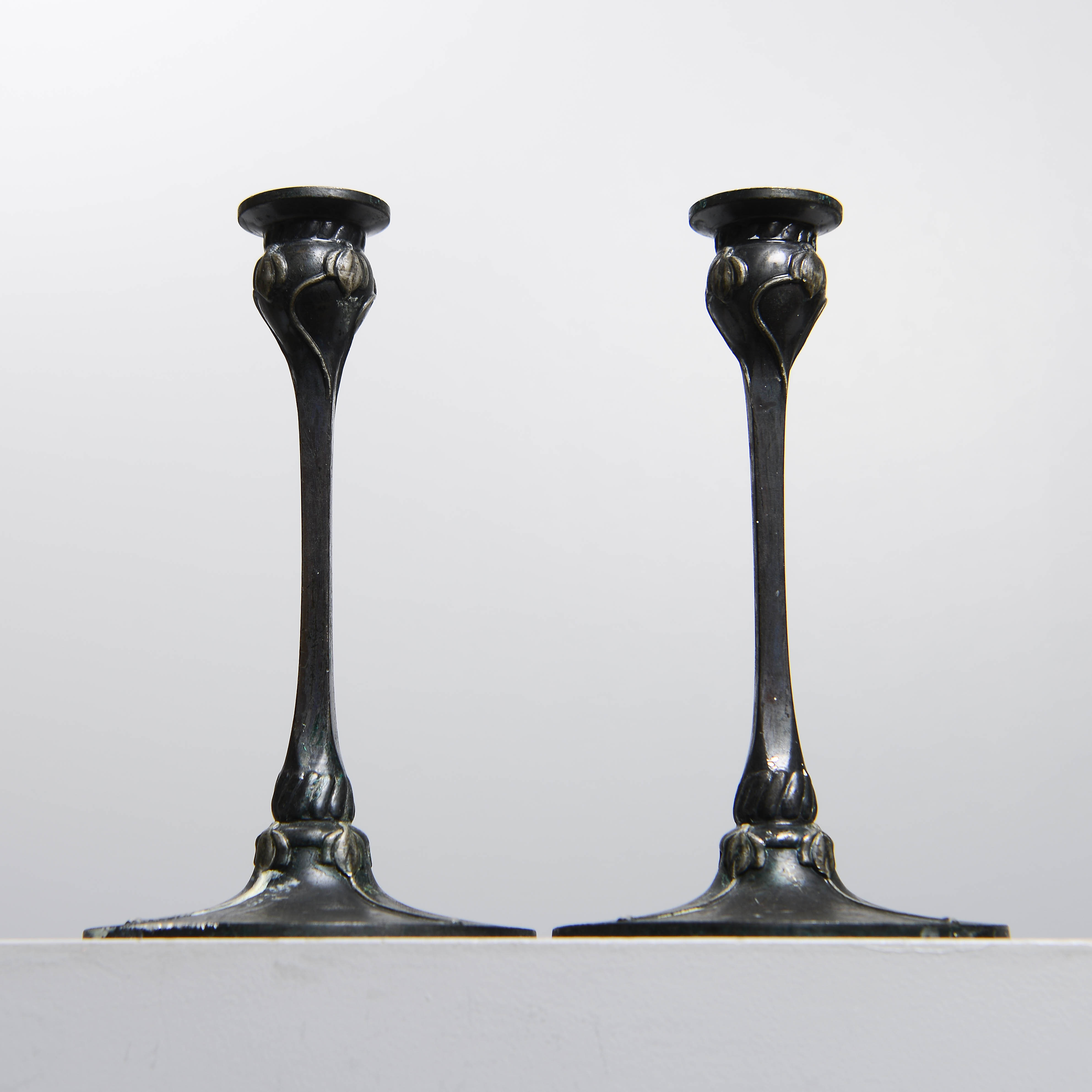 LJUSSTAKAR, ett par, jugend, tenn, Gamla Santessonska Tenngjuteriet, tidigt 1900-tal.