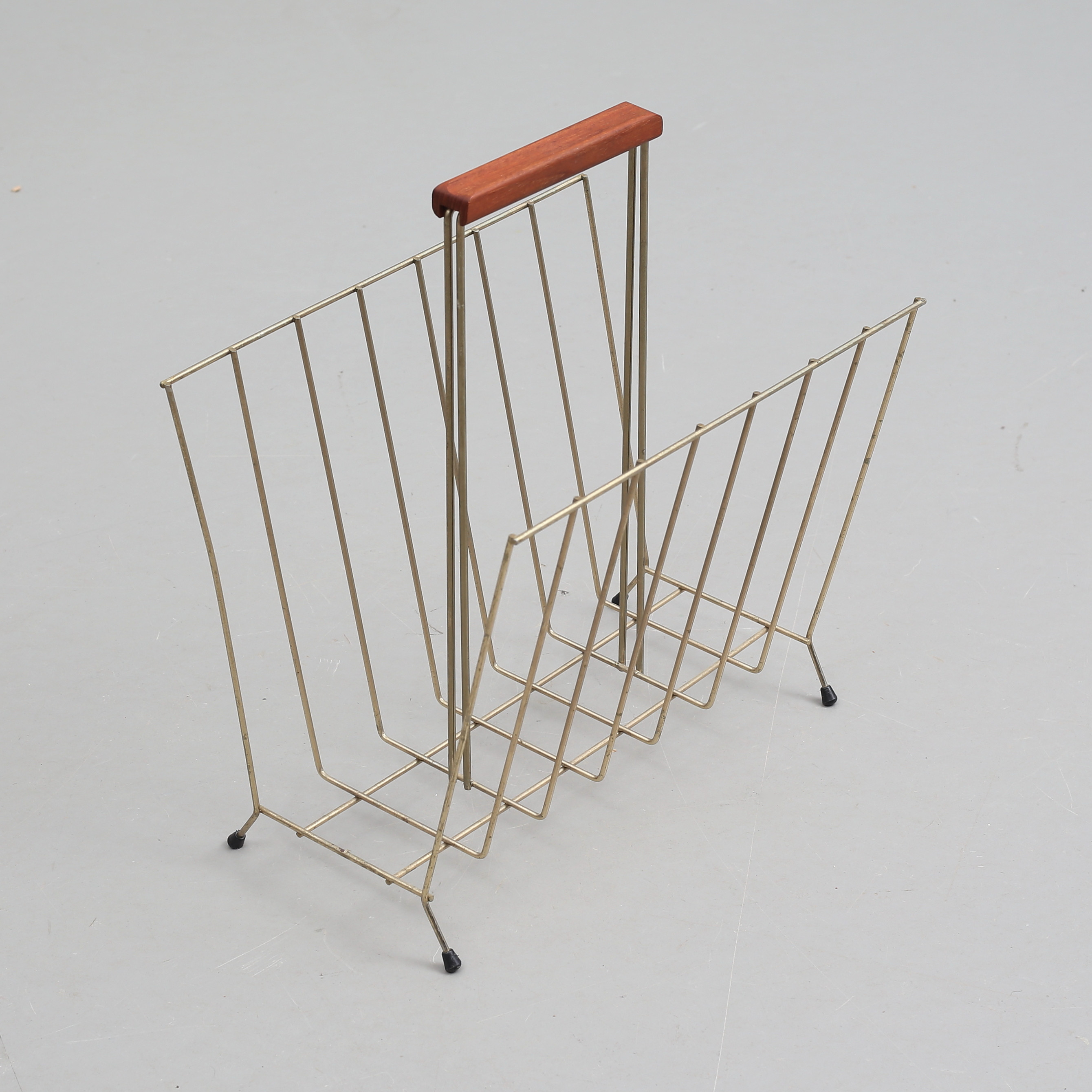 TIDNINGSSÄLL, metall, omkring 1900-talets mitt.