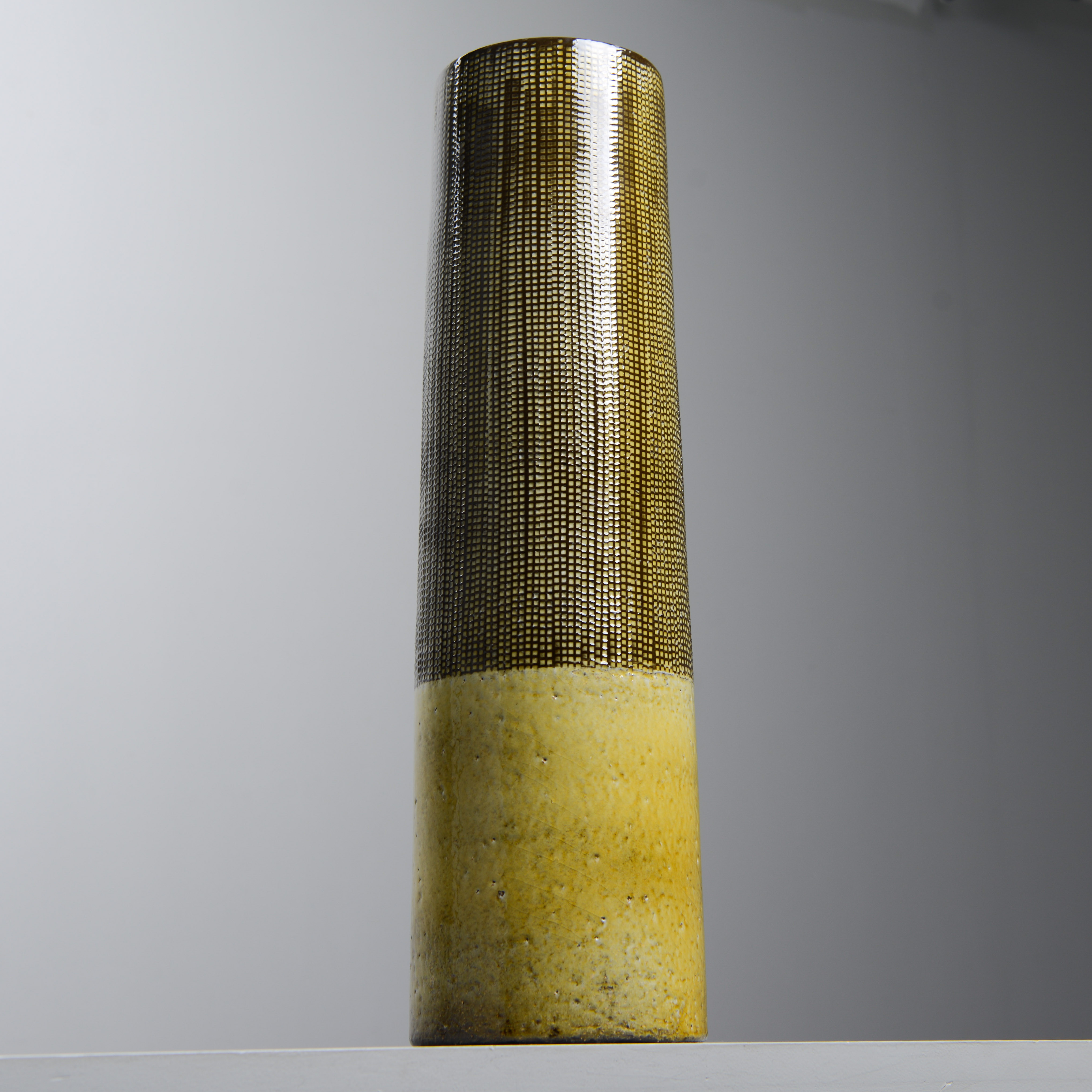 INGRID ATTERBERG. "Yondel", golvvas, modell 2468, Upsala-Ekeby, 1959-67.