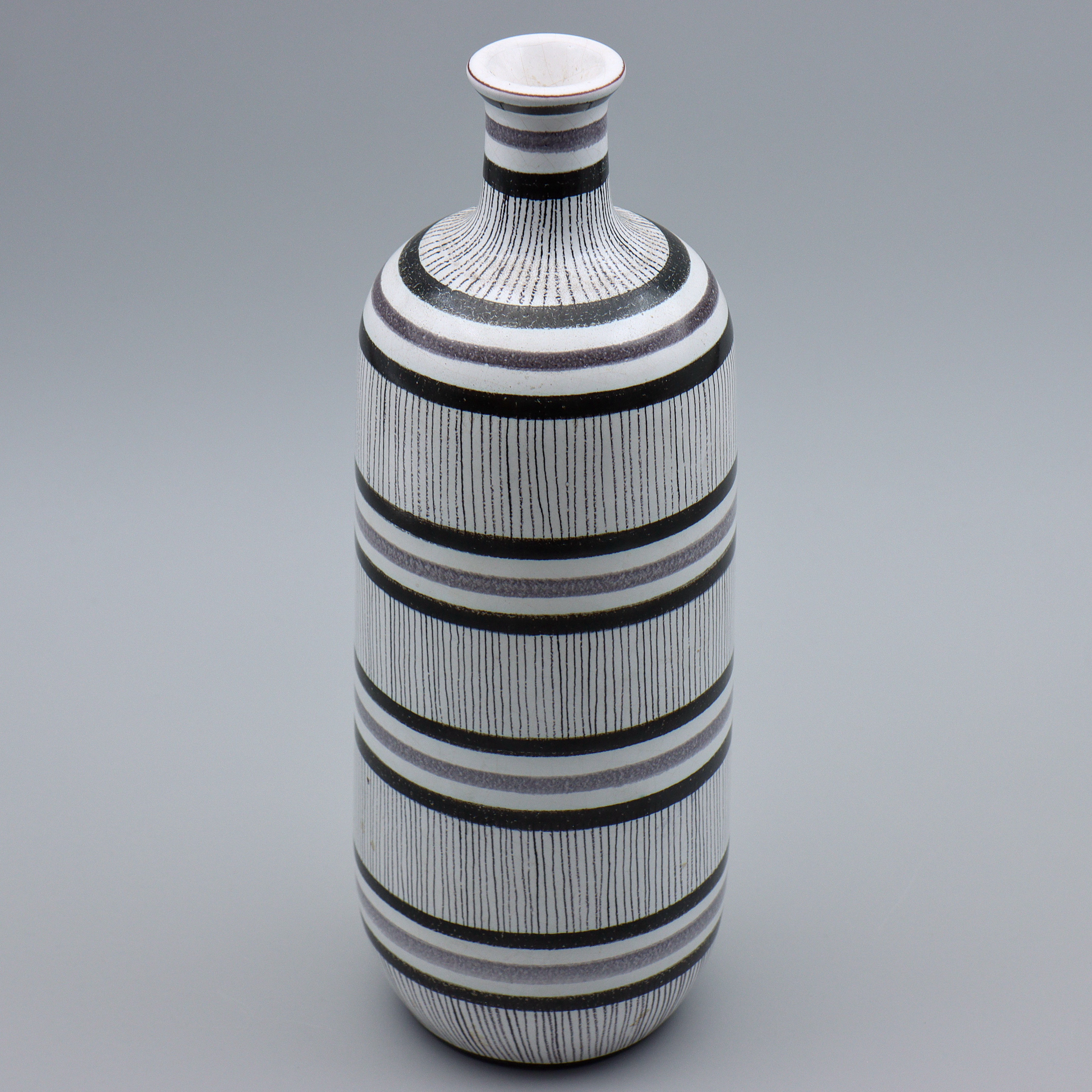 STIG LINDBERG. VAS (30cm) FAJANS, 49/79 190 STUDIOHANDEN GUSTAVSBERG.