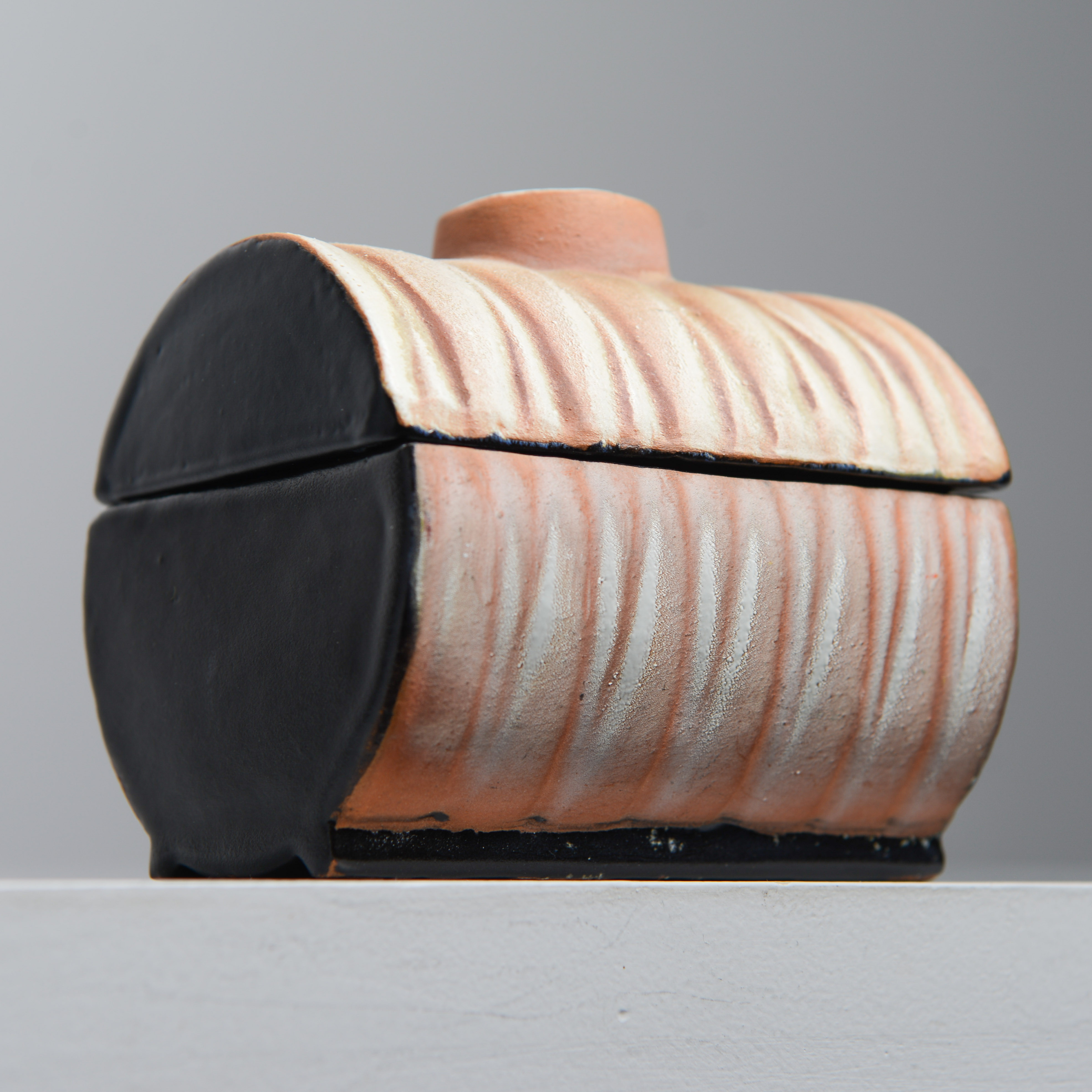 GRETA RUNEBORG. Lockask, art deco, Upsala-Ekeby, 1930-tal.