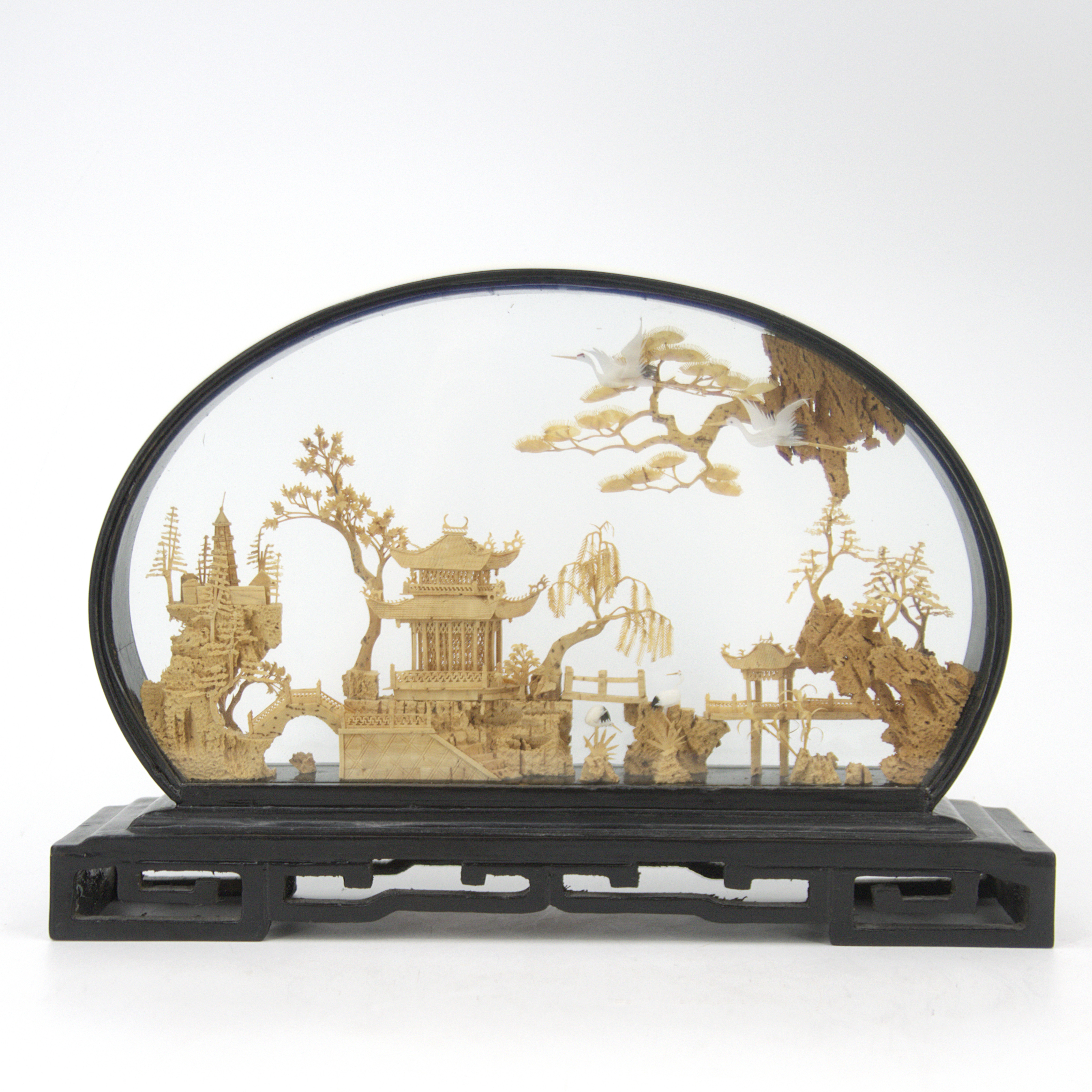 OIDENTIFIERAD KONSTNÄR. Diorama, snidade pagoder, träd och fåglar, kork, trä, Kina.